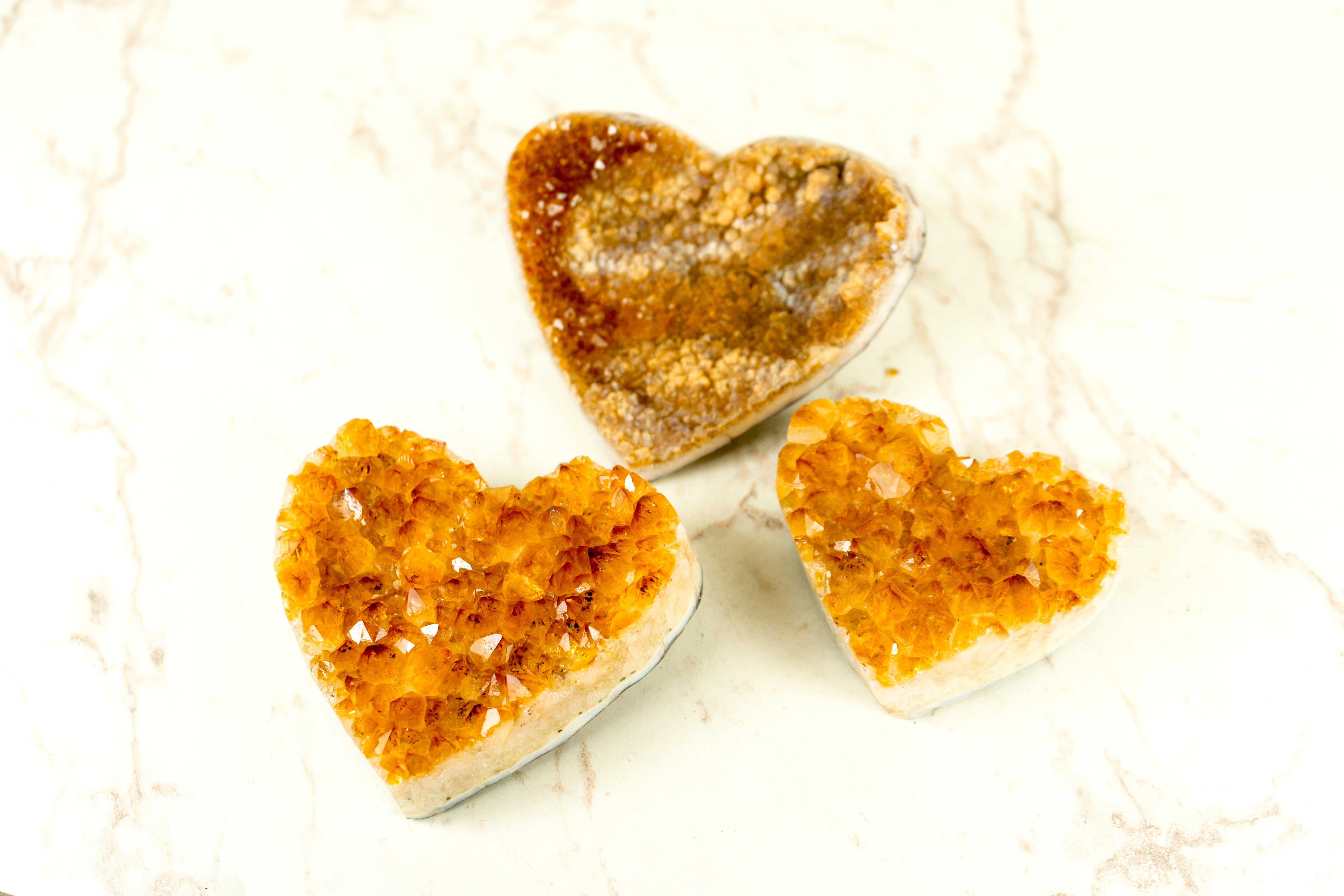 Set di 3 cuori di citrino arancione intenso di alta qualità, uno con druzy di citrino galattico in vendita 2