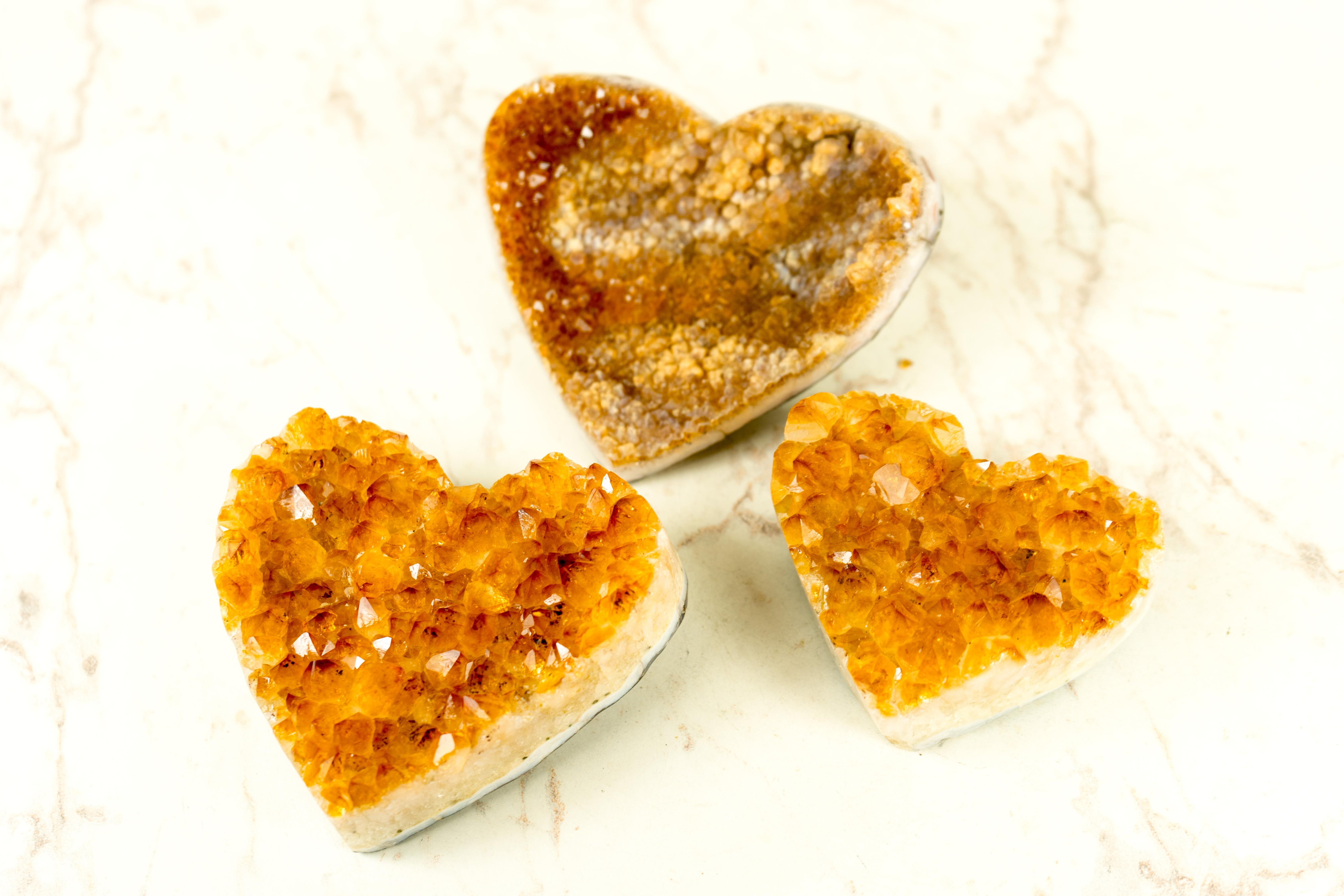 Set di 3 cuori di citrino arancione intenso di alta qualità, uno con druzy di citrino galattico in vendita 3