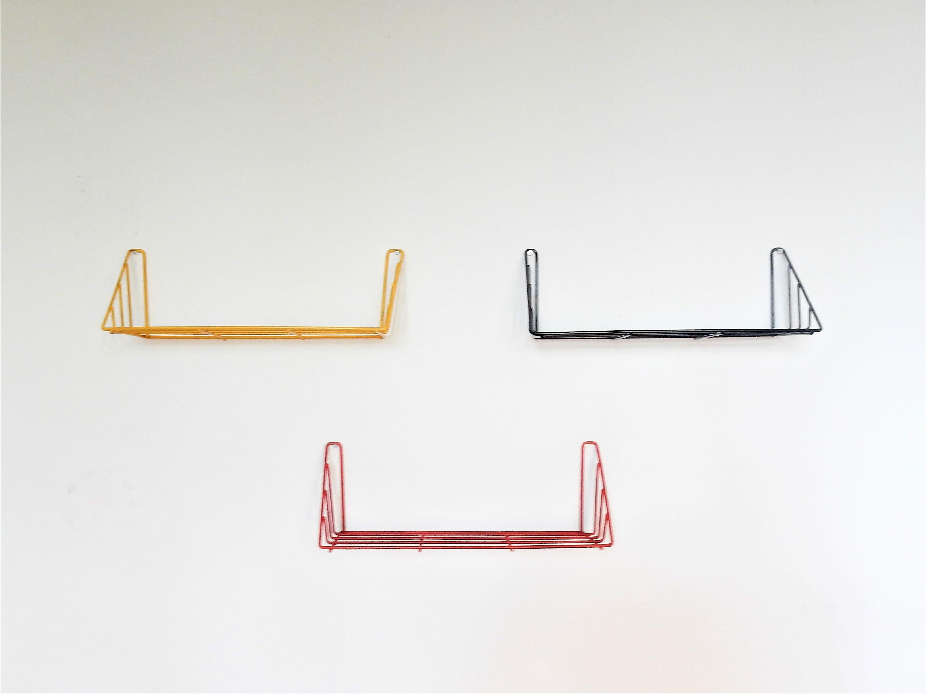 This set of 3 shelves, model 'Delft', was designed by Constant Nieuwenhuys for 't Spectrum in 1957. Nieuwenhuys was a member of the CoBrA movement. He is known as a fine artist, musician, writer and he was also known for his visionary architectural