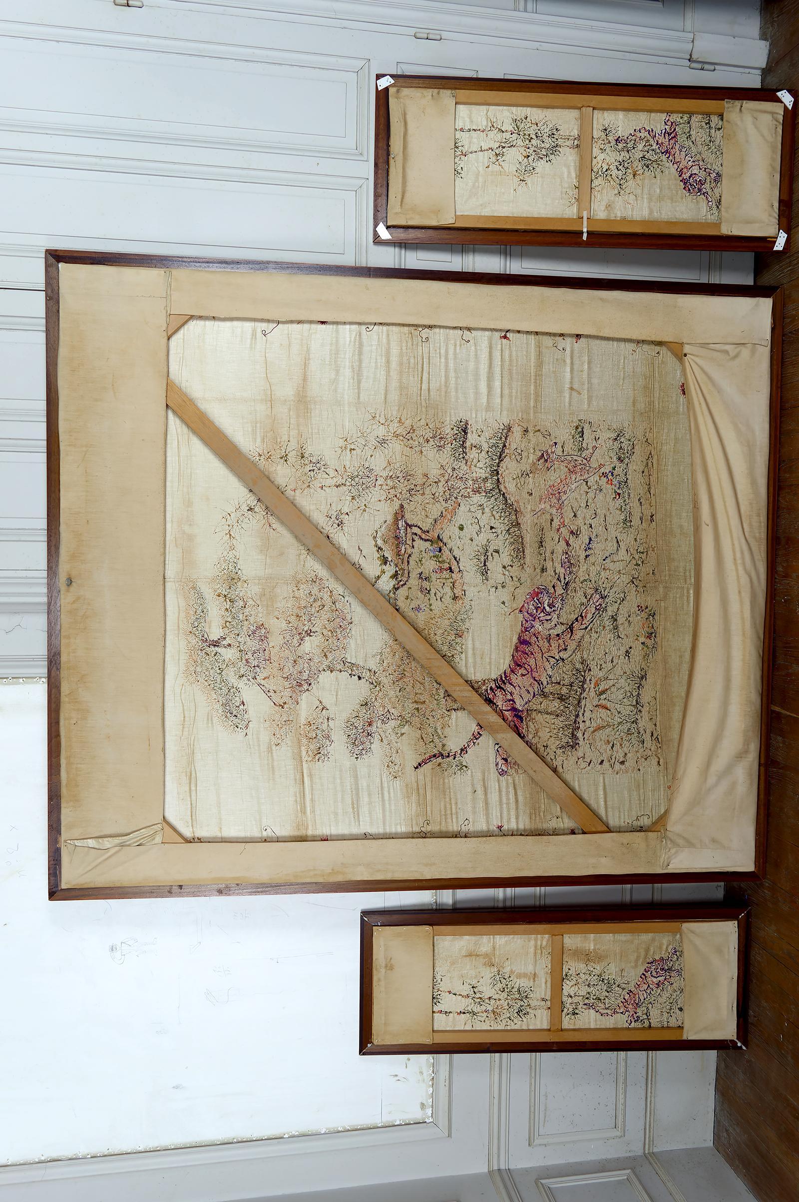Ensemble de 3 tapisseries indochinoises en soie brodée Tigres et cerfs de l'Axe, années 1930 en vente 12