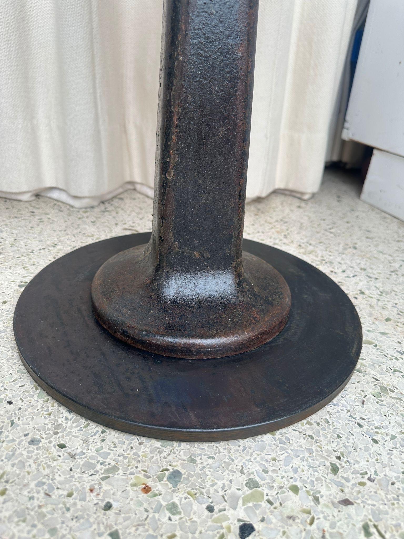 Juego de 3 taburetes giratorios industriales de hierro fundido de altura de mesa de comedor en venta 4