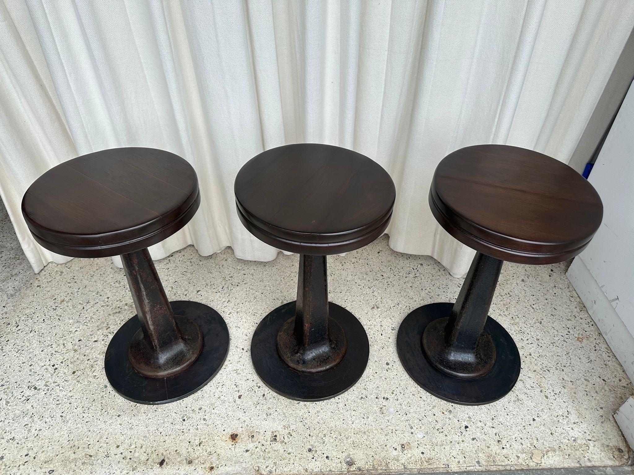 Juego de 3 taburetes giratorios industriales de hierro fundido de altura de mesa de comedor en venta 6