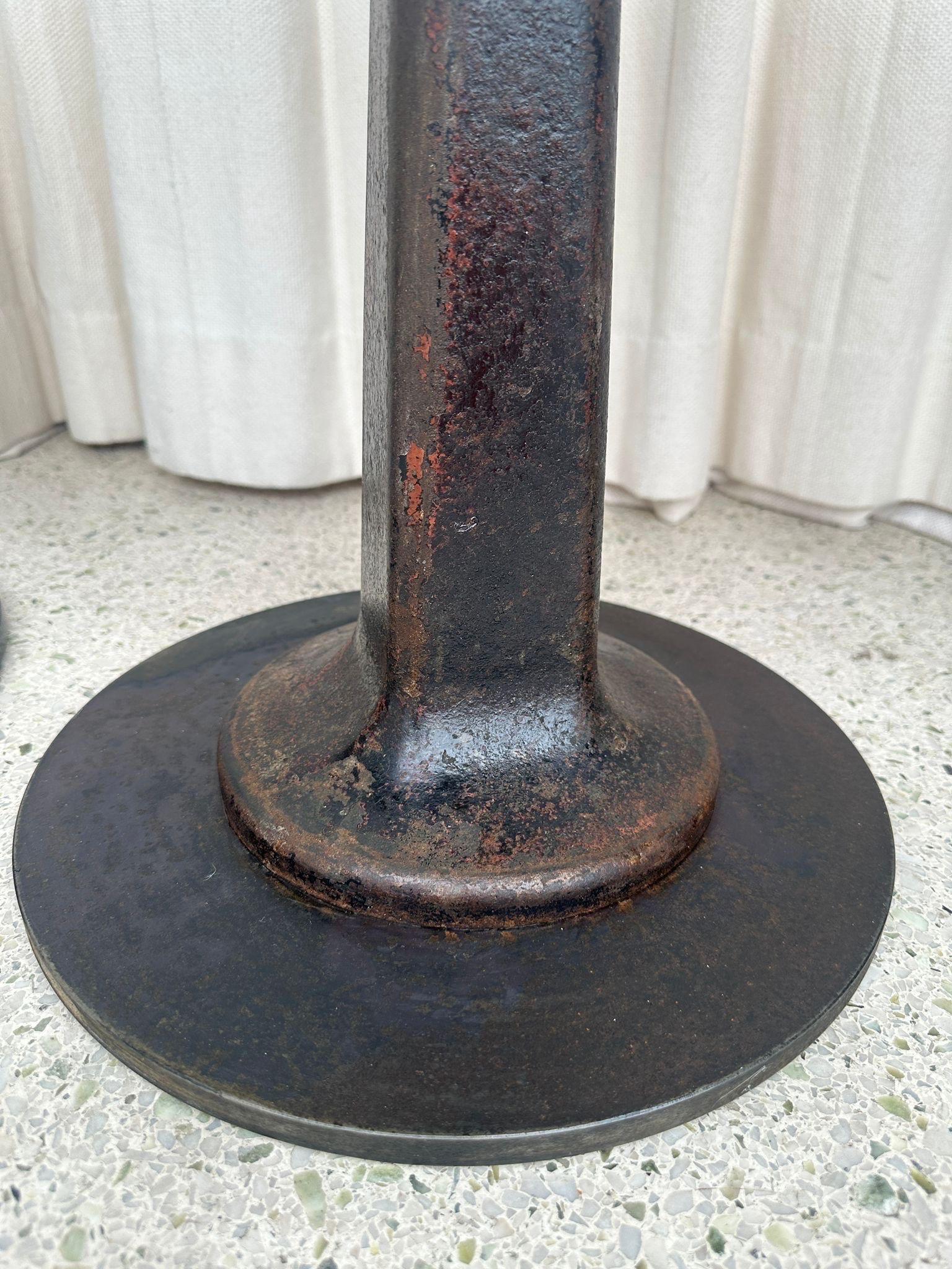 Juego de 3 taburetes giratorios industriales de hierro fundido de altura de mesa de comedor Estadounidense en venta