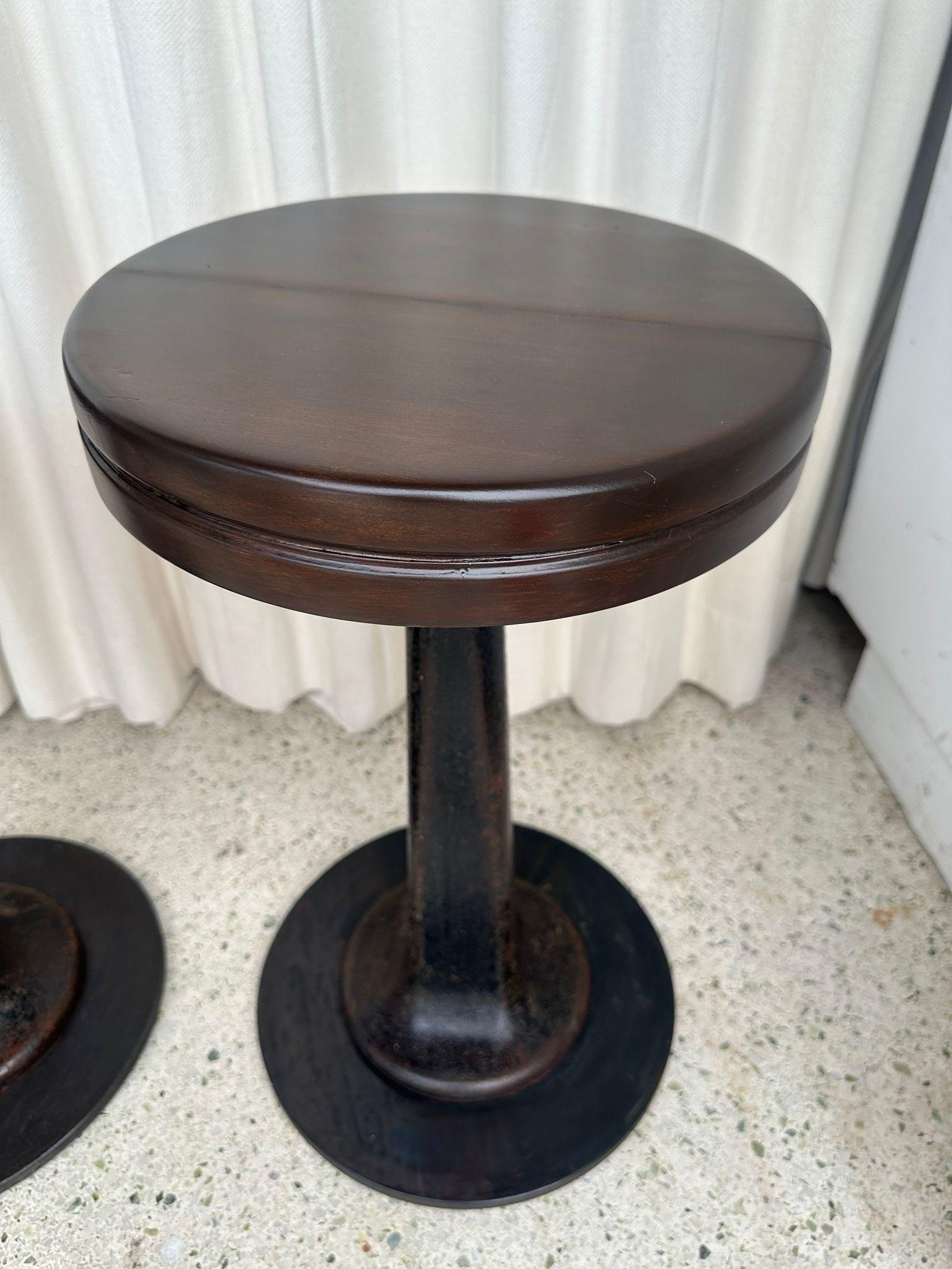 Juego de 3 taburetes giratorios industriales de hierro fundido de altura de mesa de comedor en venta 1
