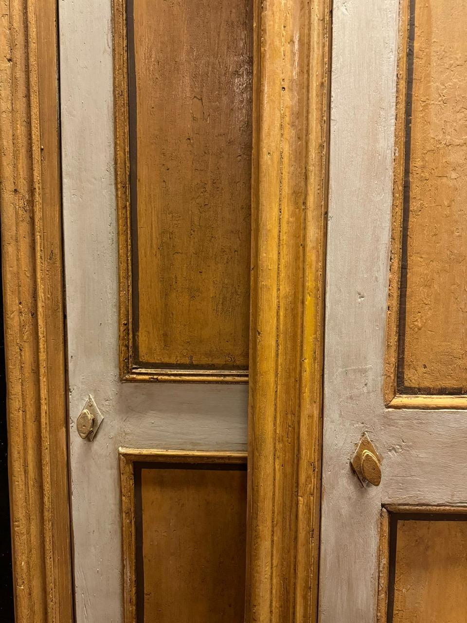 Hand-Painted set of 3 internal doors in lacquered wood with frame, Italy For Sale