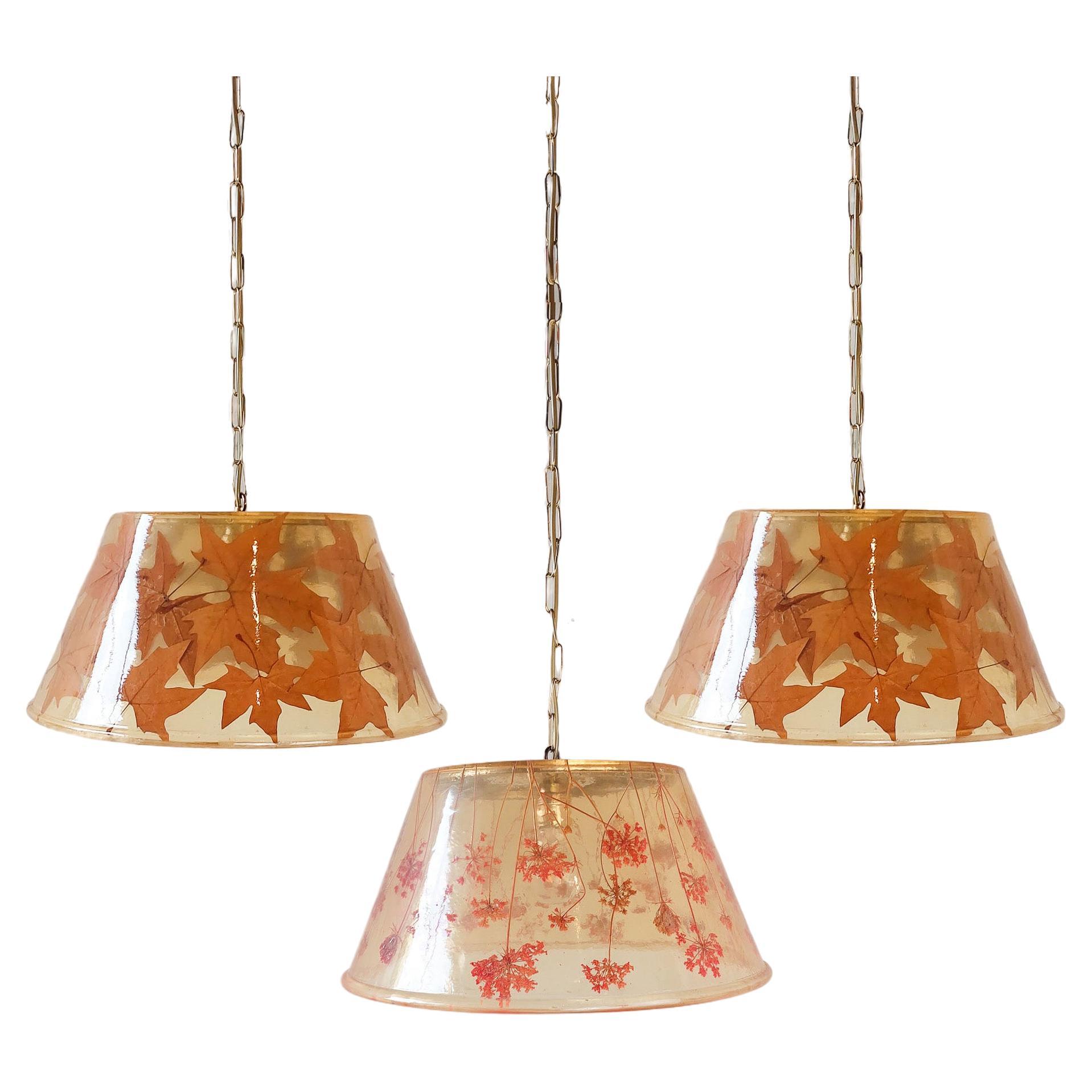 Set of 3 Italian 70s Resin with Leaves hanging Lights in the style of Crespi For Sale