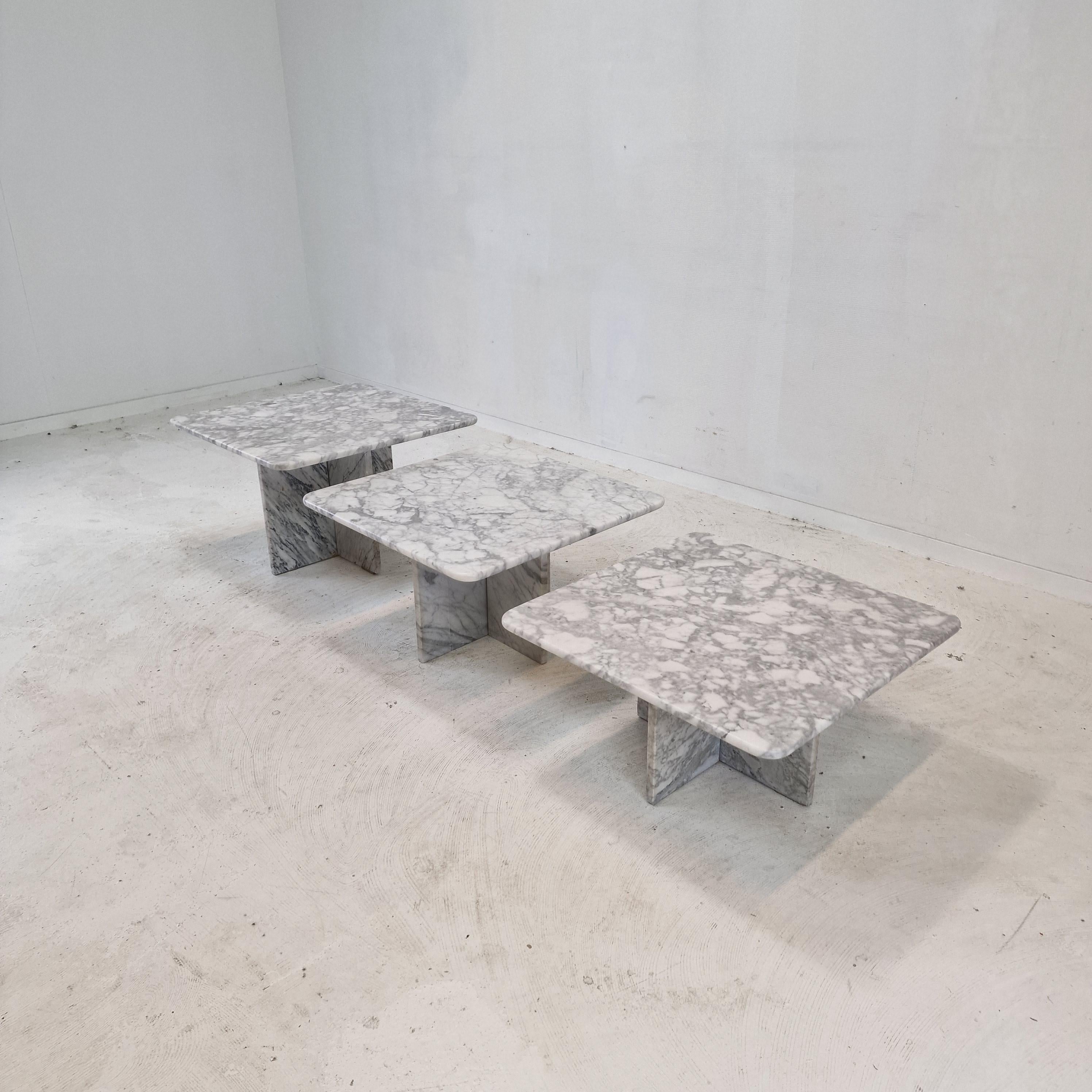 Mid-Century Modern Set of 3 Italian Bianco Carrara Marble Coffee or Side Tables, 1980s For Sale