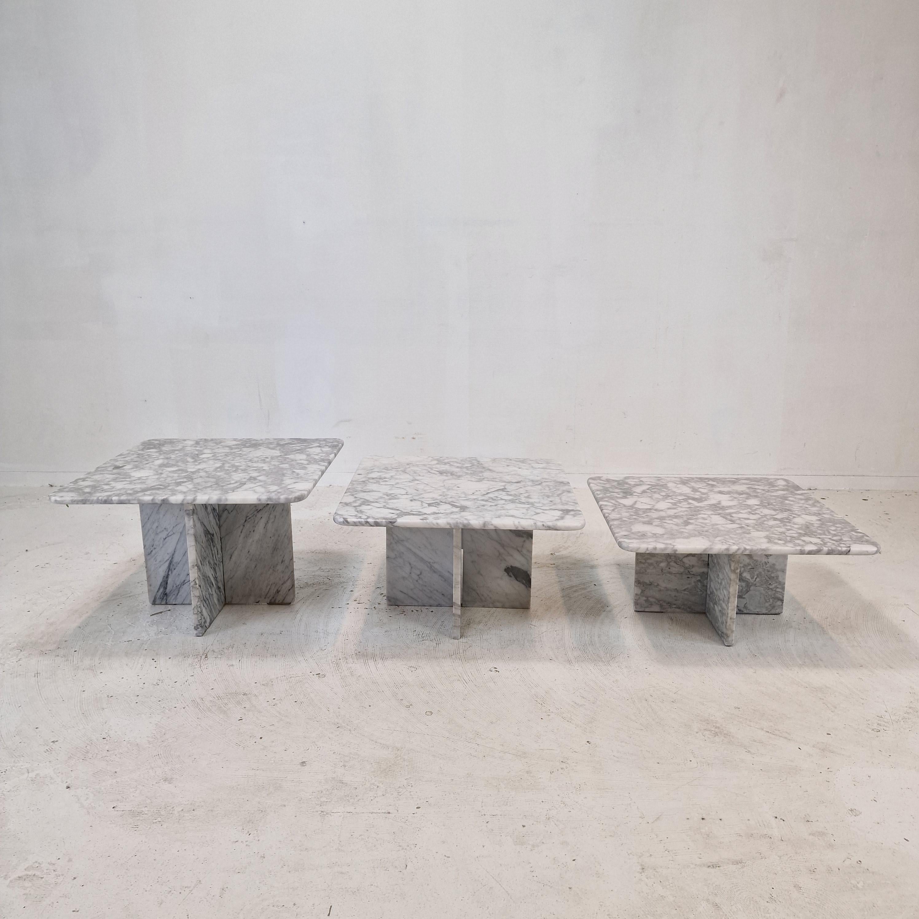 Late 20th Century Set of 3 Italian Bianco Carrara Marble Coffee or Side Tables, 1980s For Sale