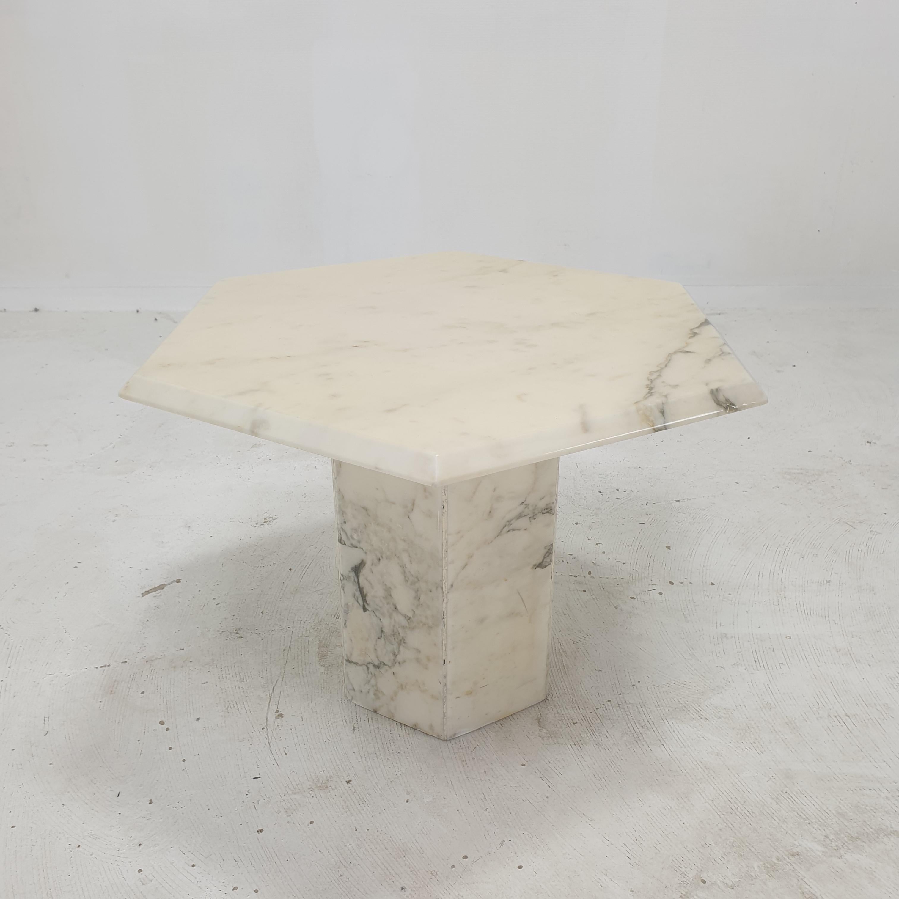 Fait main Ensemble de 3 tables d'appoint italiennes en marbre de Carrare, années 1980 en vente