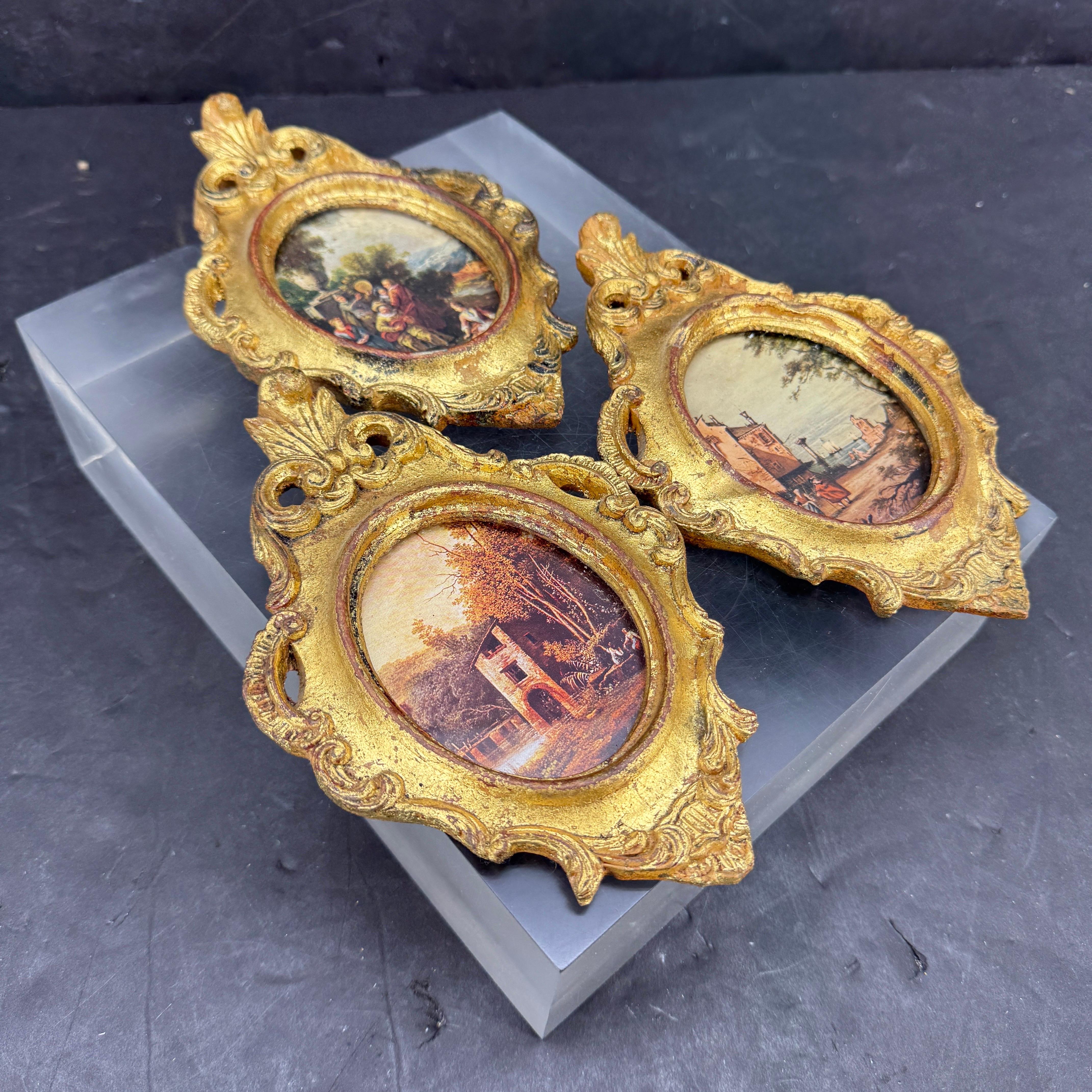 Rococò Set of 3 Italian Florentine Gilt Wood Art Frames Circa 1950's in vendita