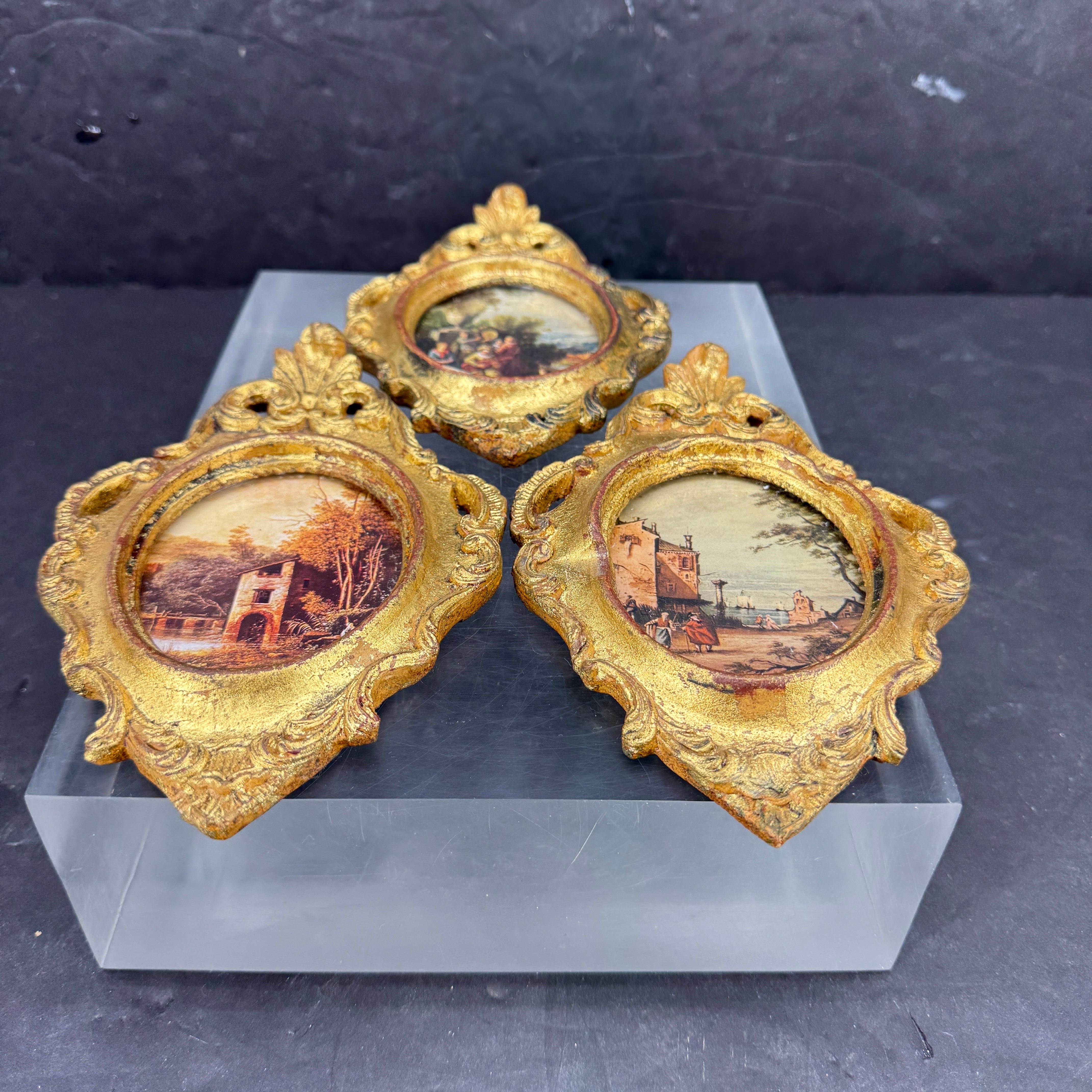 Italiano Set of 3 Italian Florentine Gilt Wood Art Frames Circa 1950's in vendita