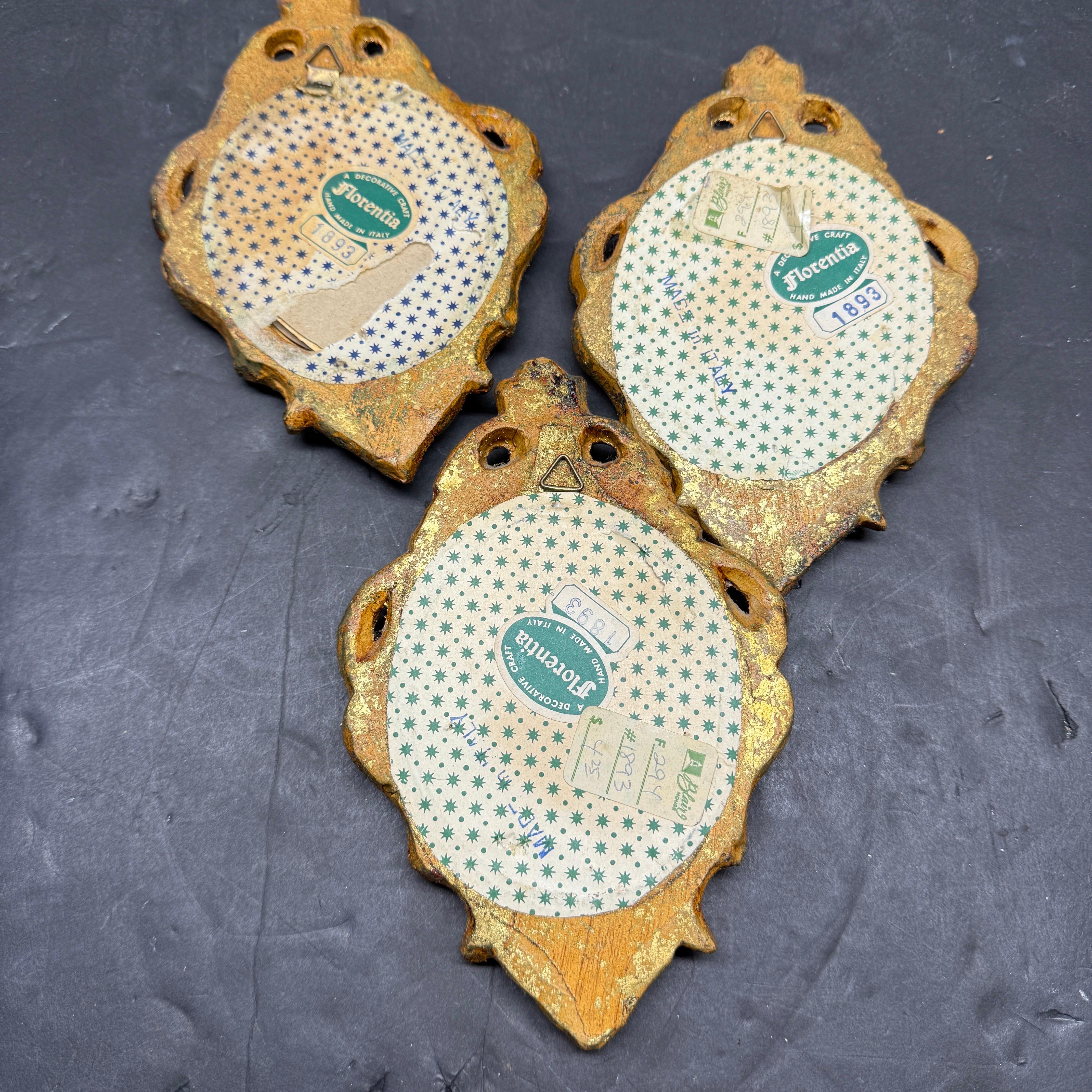 Fatto a mano Set of 3 Italian Florentine Gilt Wood Art Frames Circa 1950's in vendita