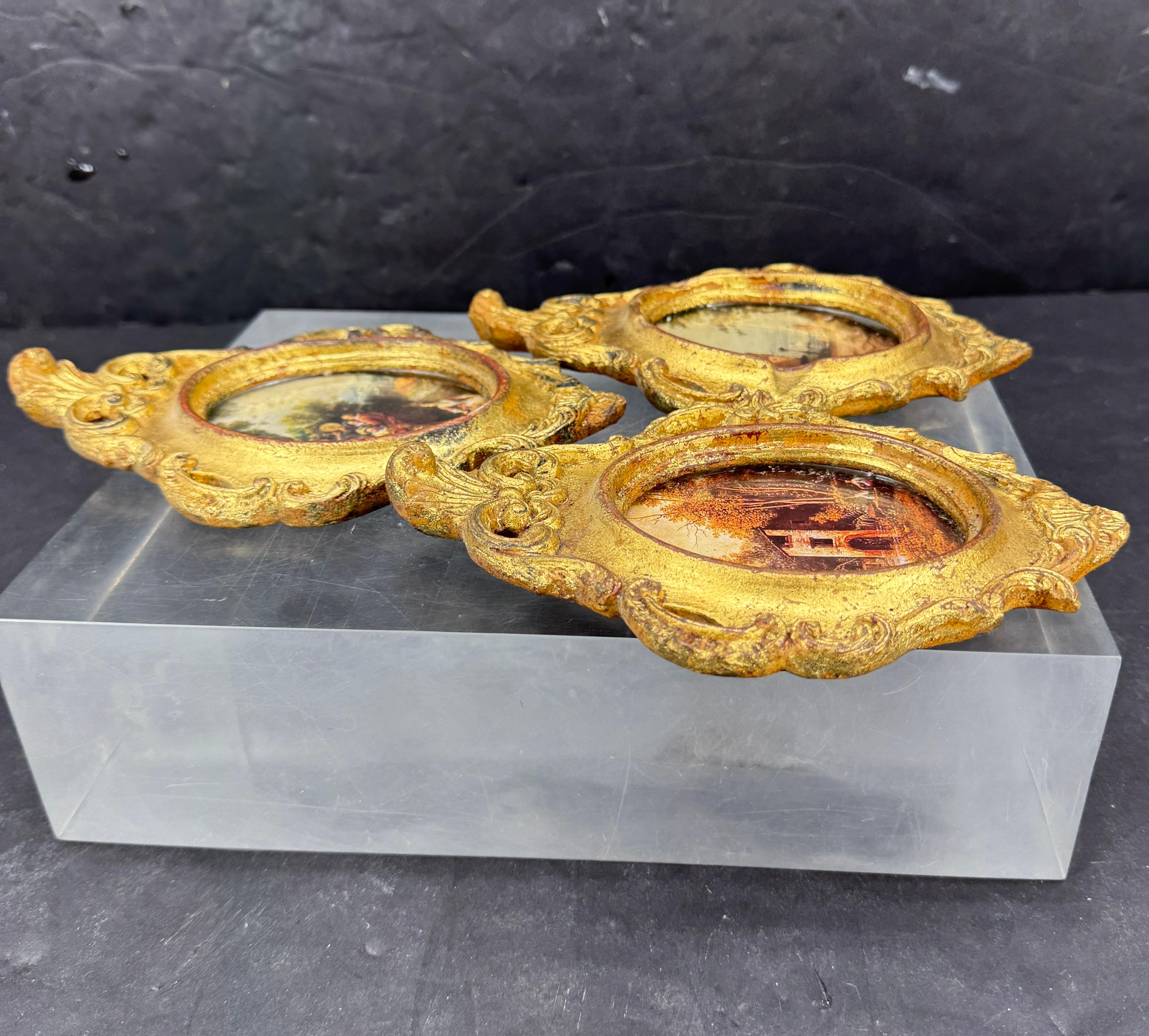 Legno Set of 3 Italian Florentine Gilt Wood Art Frames Circa 1950's in vendita