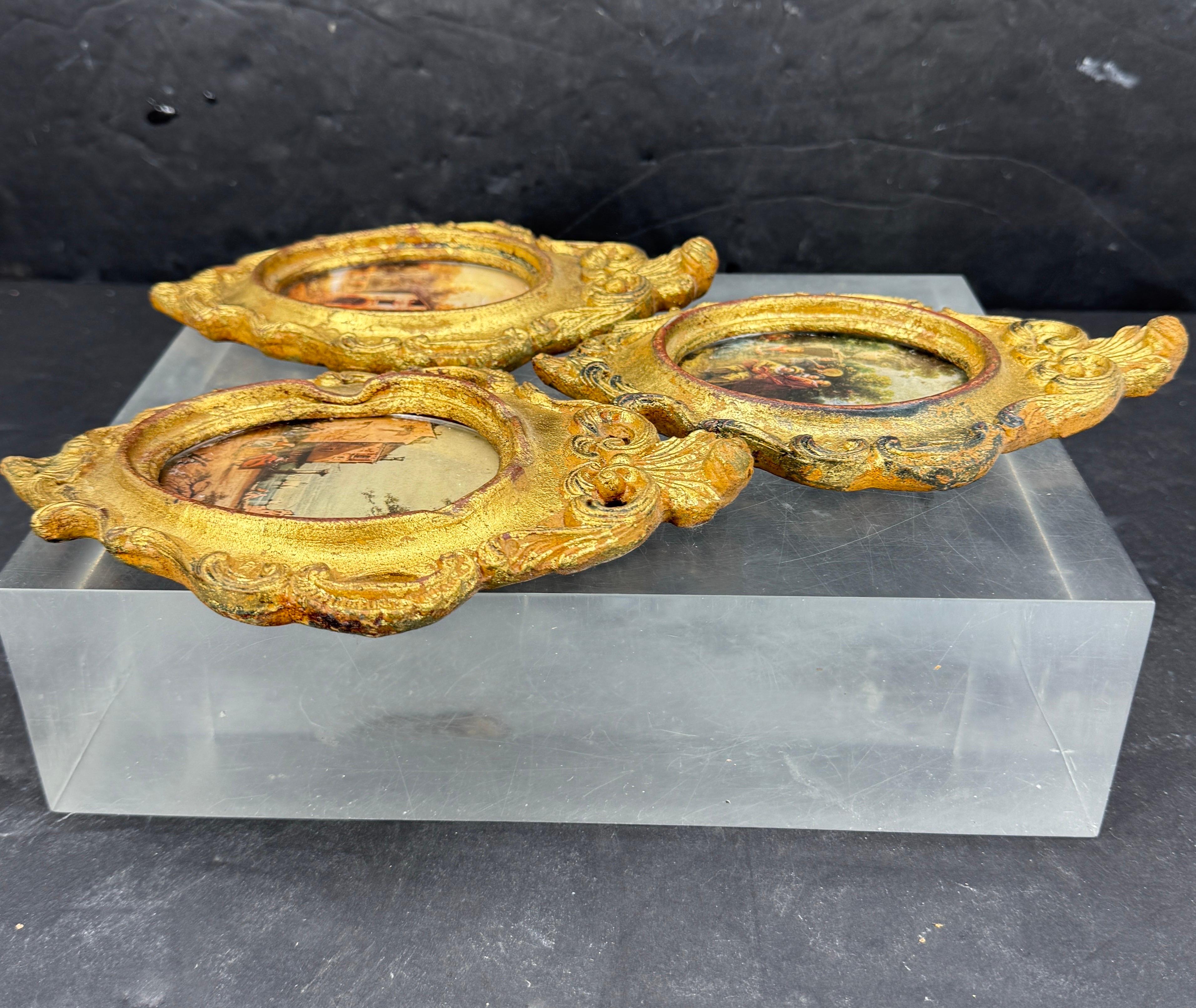 Set of 3 Italian Florentine Gilt Wood Art Frames Circa 1950's in vendita 1