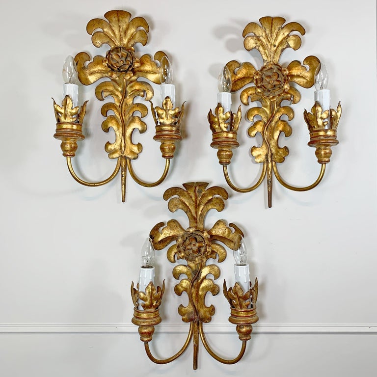 Set of 3 Italian Gilt Metal Acanthus Leaf Wall Lights For Sale at 1stDibs