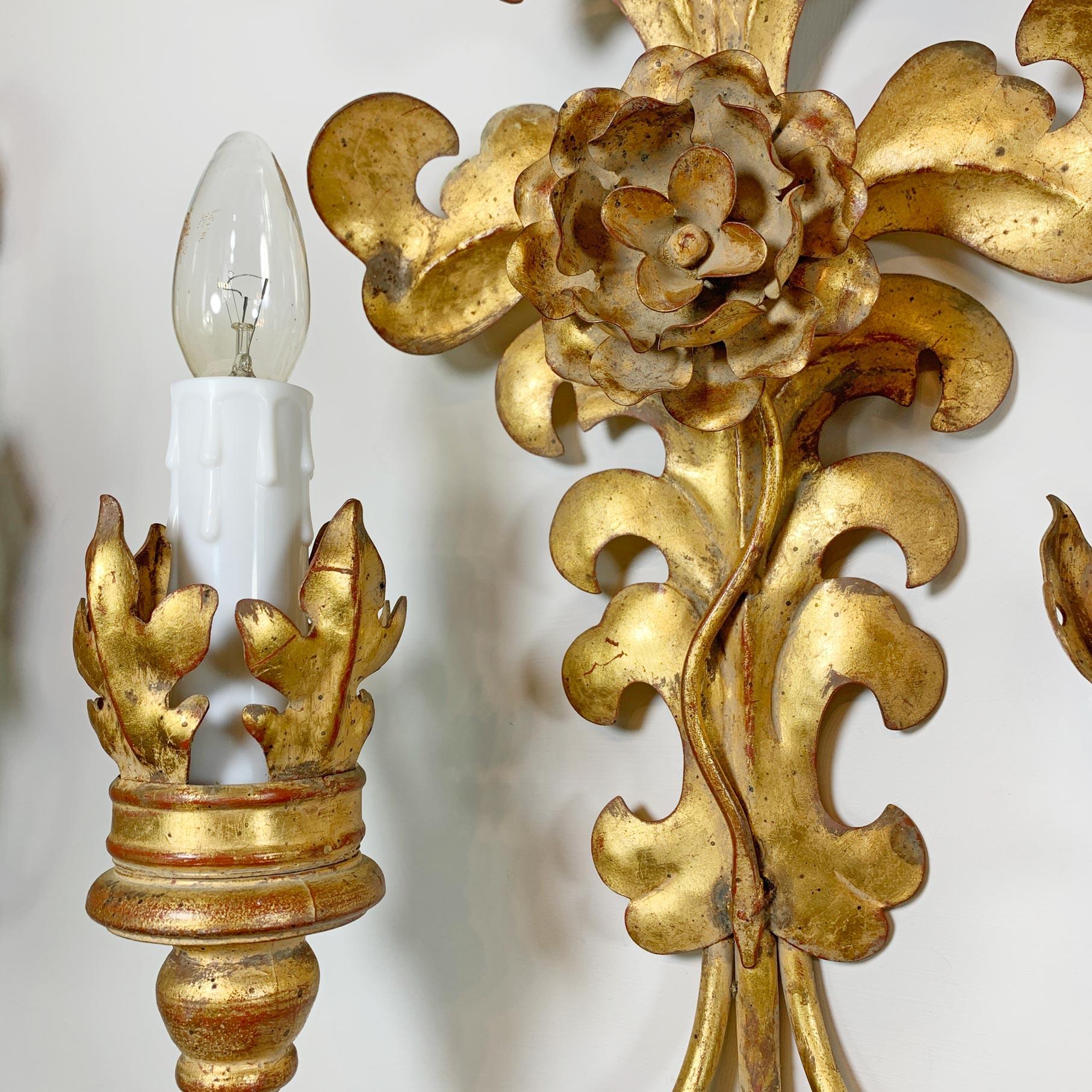 Set of 3 Italian Gold Metal Acanthus Leaf Wall Lights For Sale 7