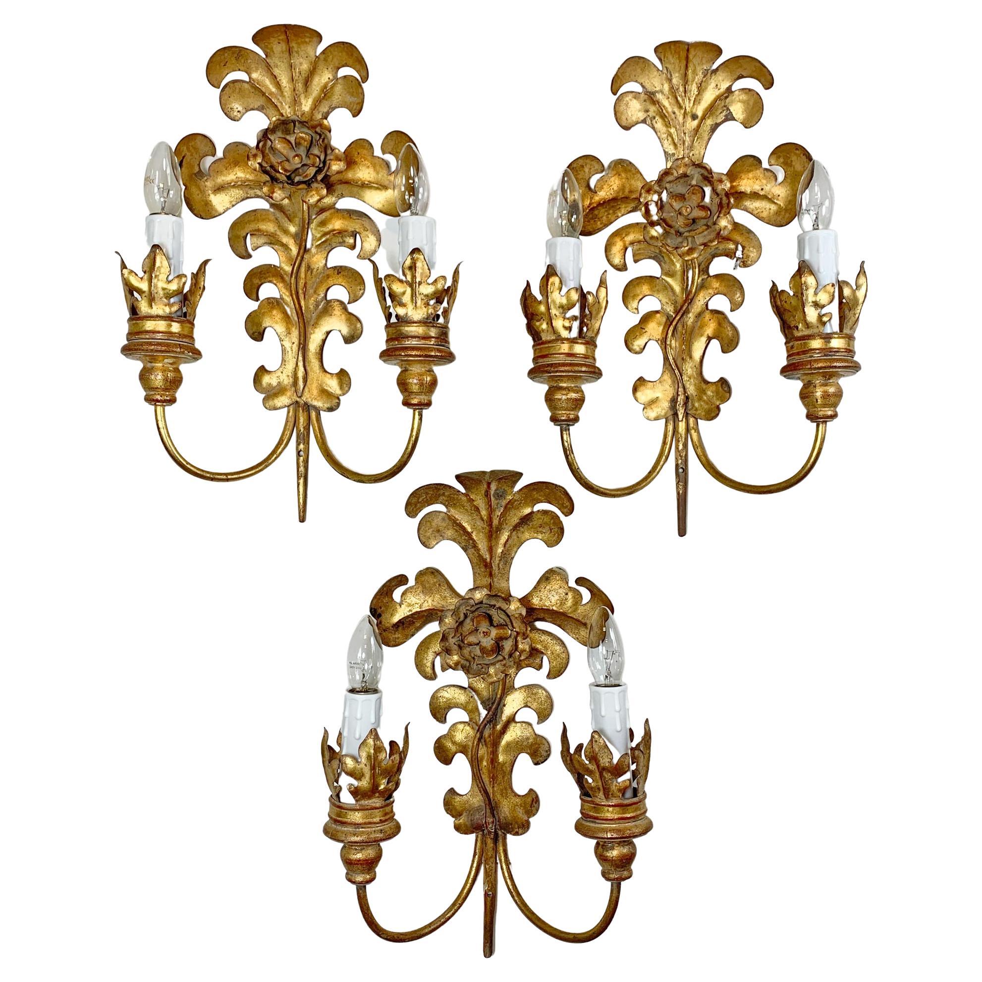 Set of 3 Italian Gold Metal Acanthus Leaf Wall Lights For Sale