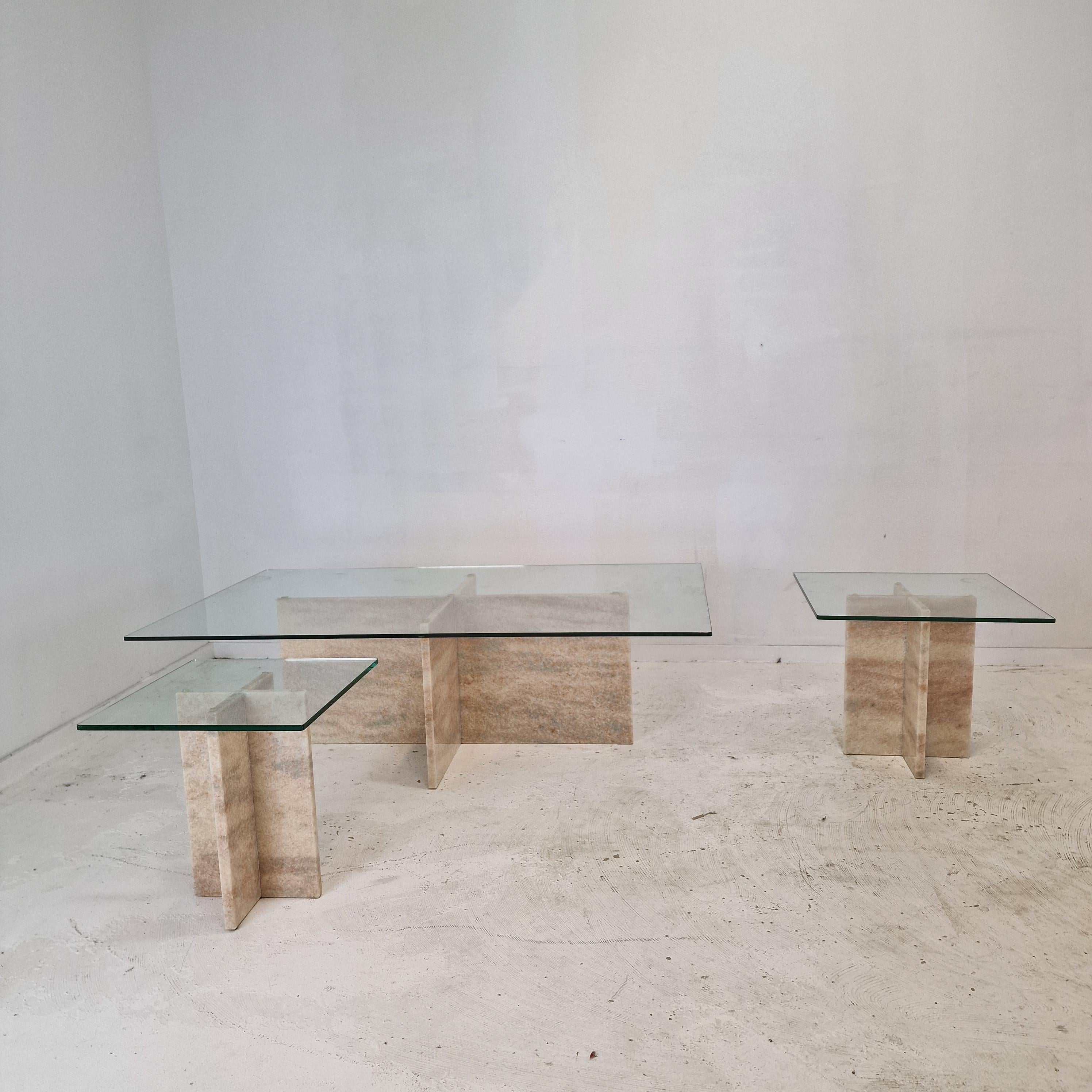 Mid-Century Modern Ensemble de 3 tables basses ou d'appoint italiennes en marbre avec verre, années 1980 en vente