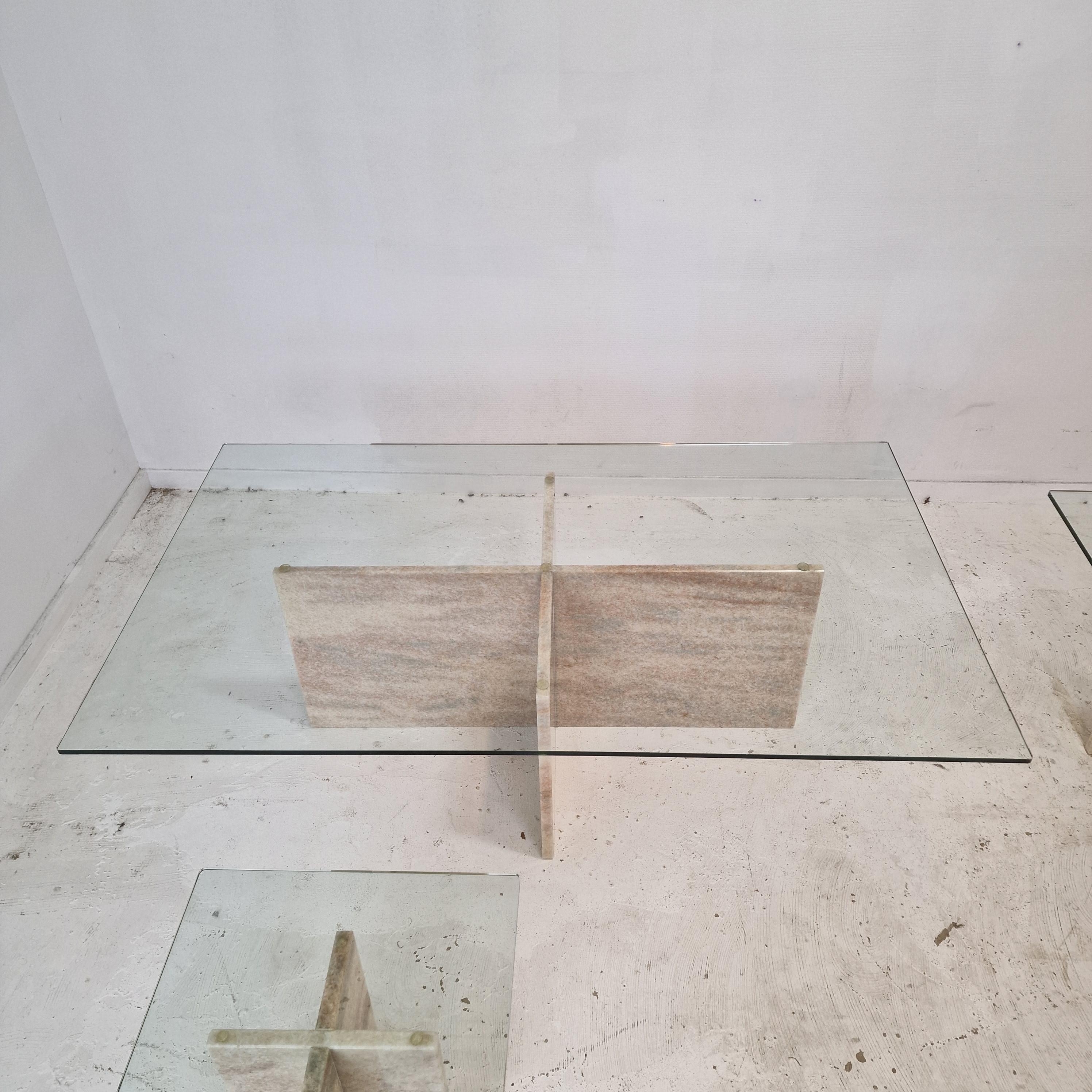 Ensemble de 3 tables basses ou d'appoint italiennes en marbre avec verre, années 1980 Bon état - En vente à Oud Beijerland, NL