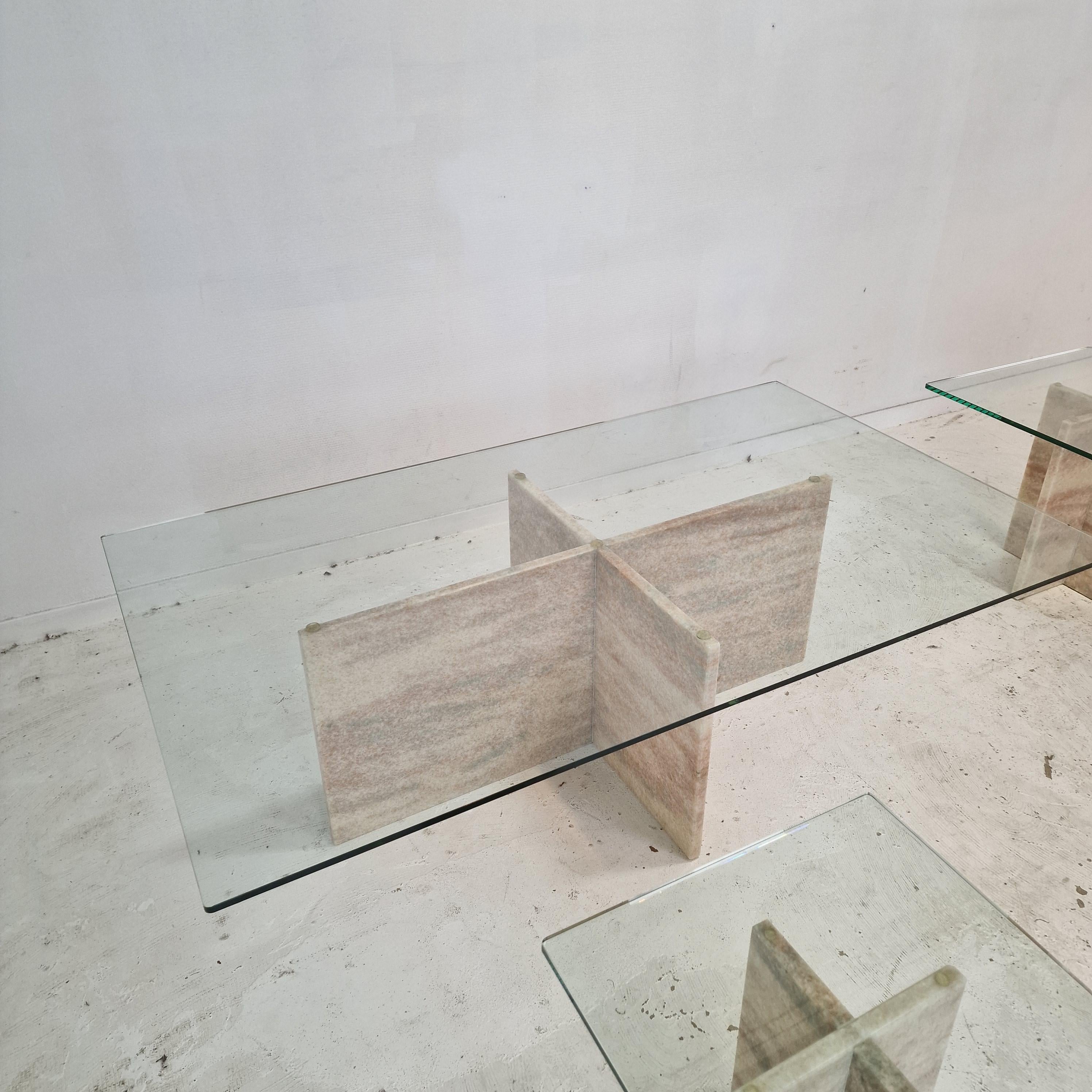 Fin du 20e siècle Ensemble de 3 tables basses ou d'appoint italiennes en marbre avec verre, années 1980 en vente
