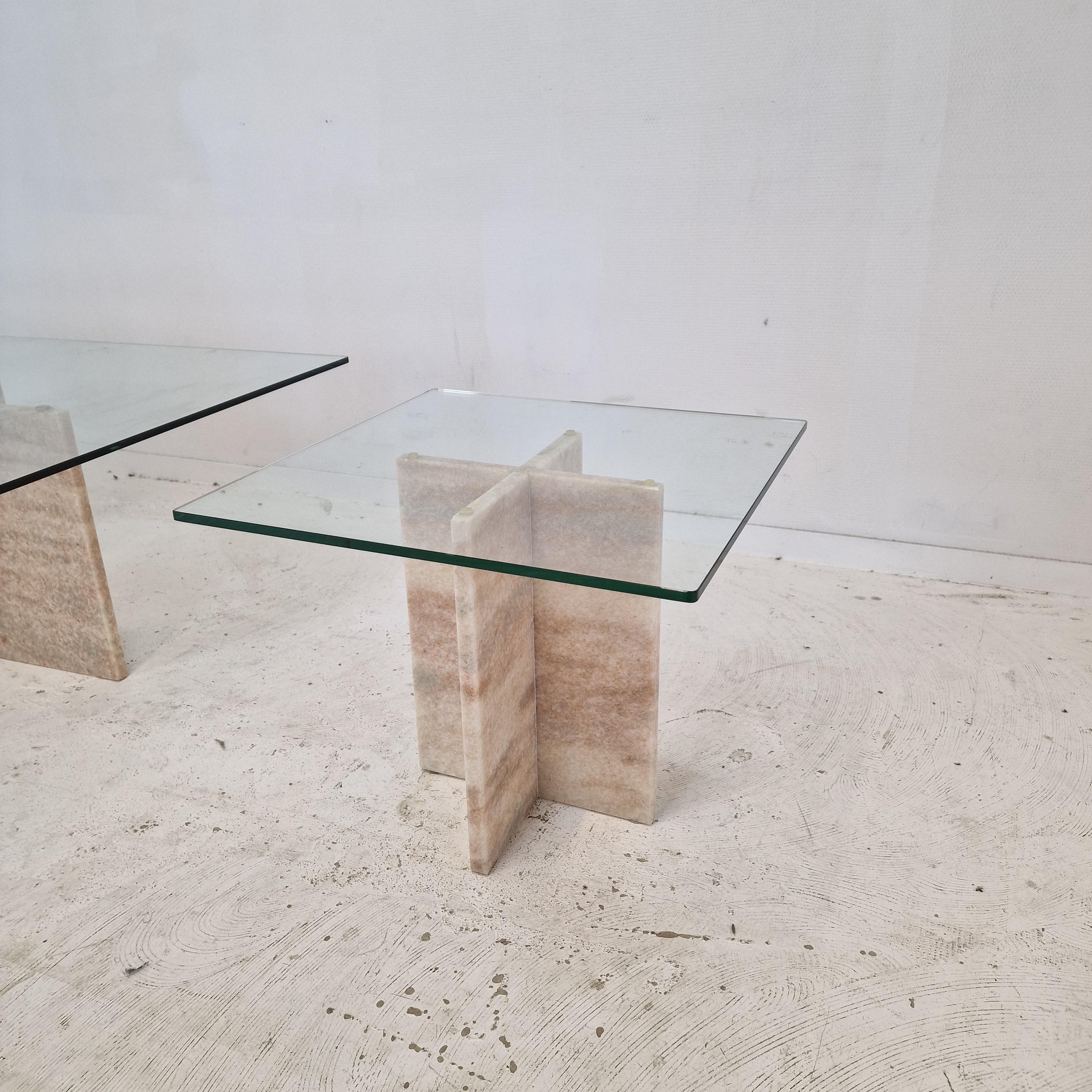 Marbre Ensemble de 3 tables basses ou d'appoint italiennes en marbre avec verre, années 1980 en vente