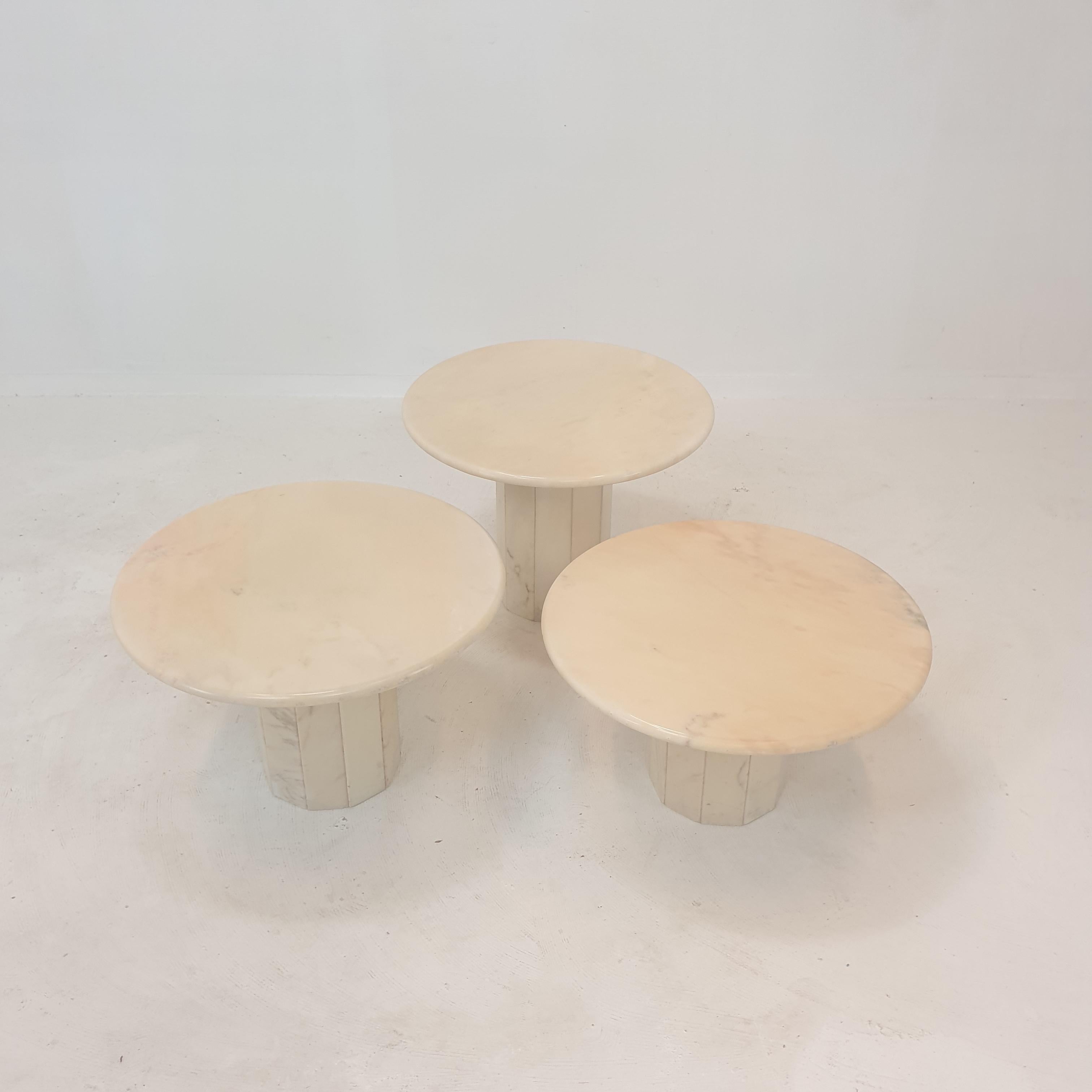 Set of 3 Italian Marble Side Tables, 1970s In Good Condition For Sale In Oud Beijerland, NL