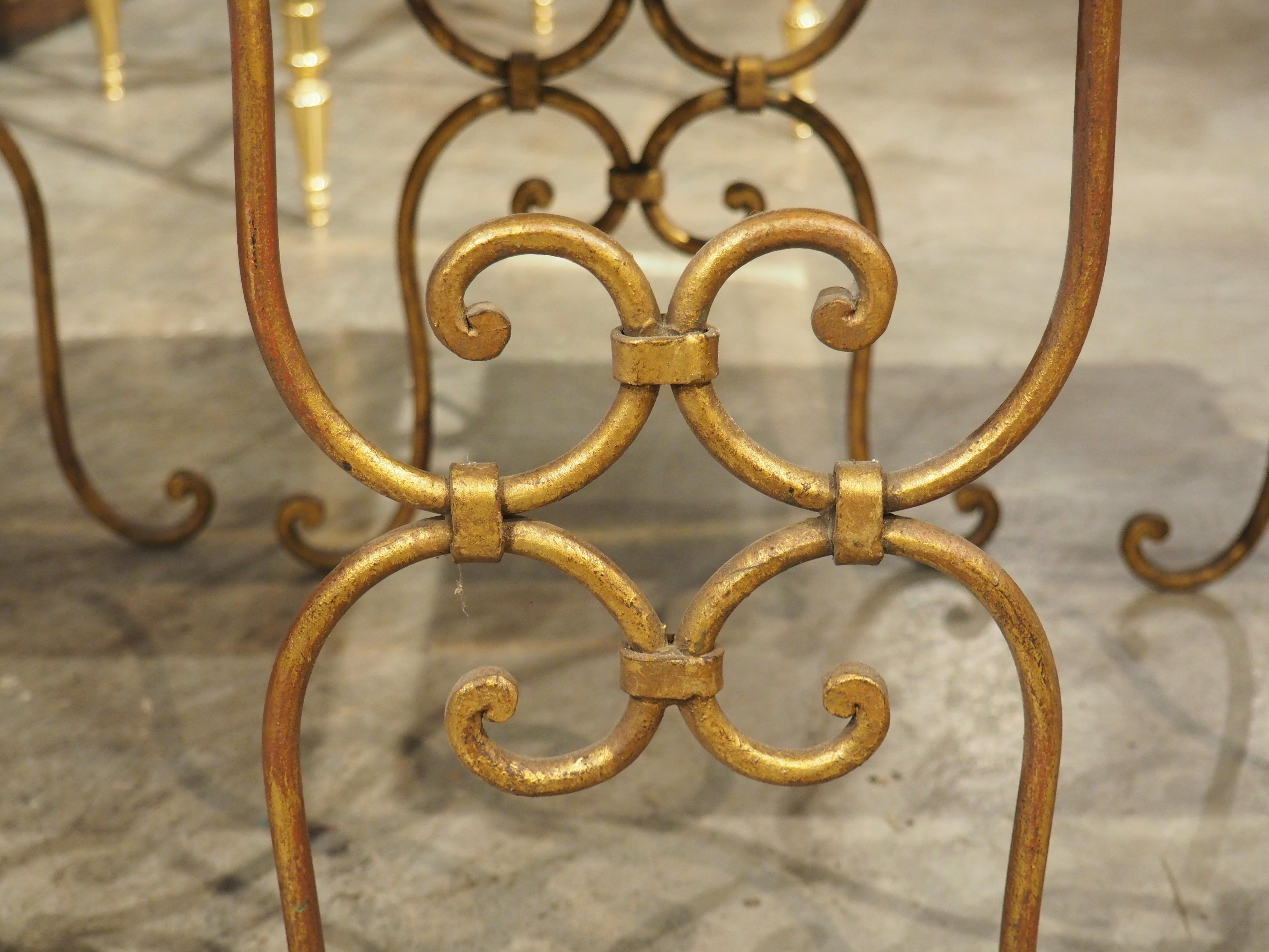 Ensemble de 3 tables gigognes italiennes du milieu du siècle en verre miroir noir et laiton en vente 5