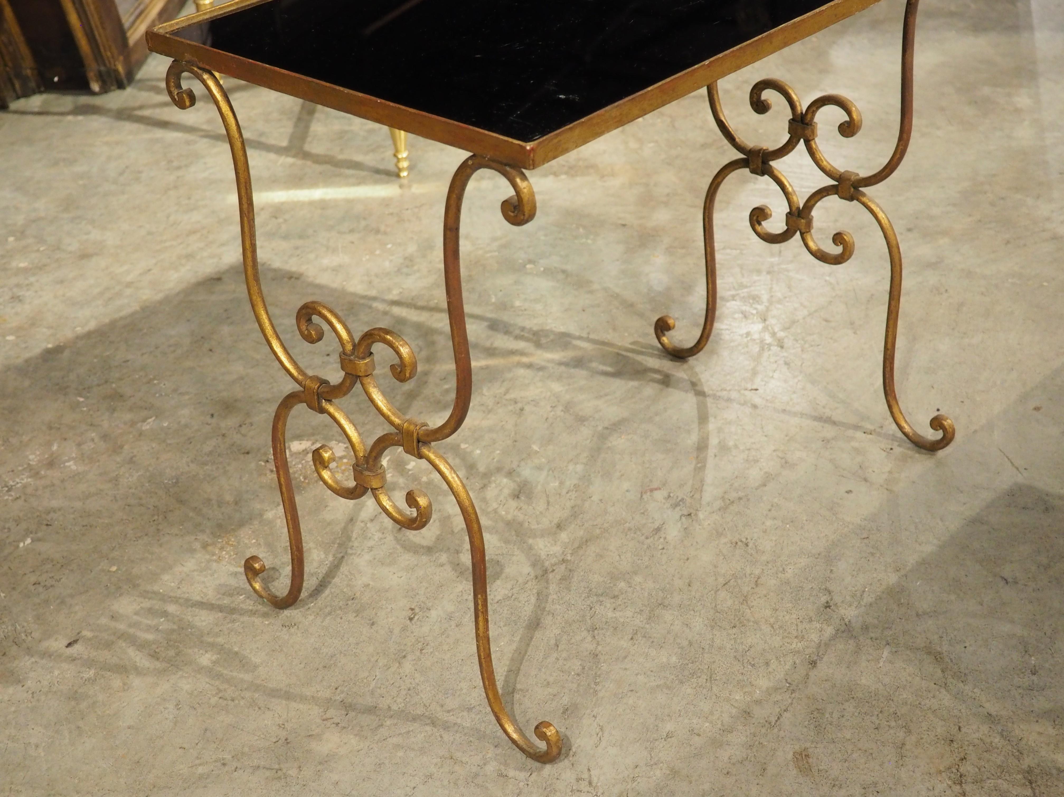 Ensemble de 3 tables gigognes italiennes du milieu du siècle en verre miroir noir et laiton en vente 15