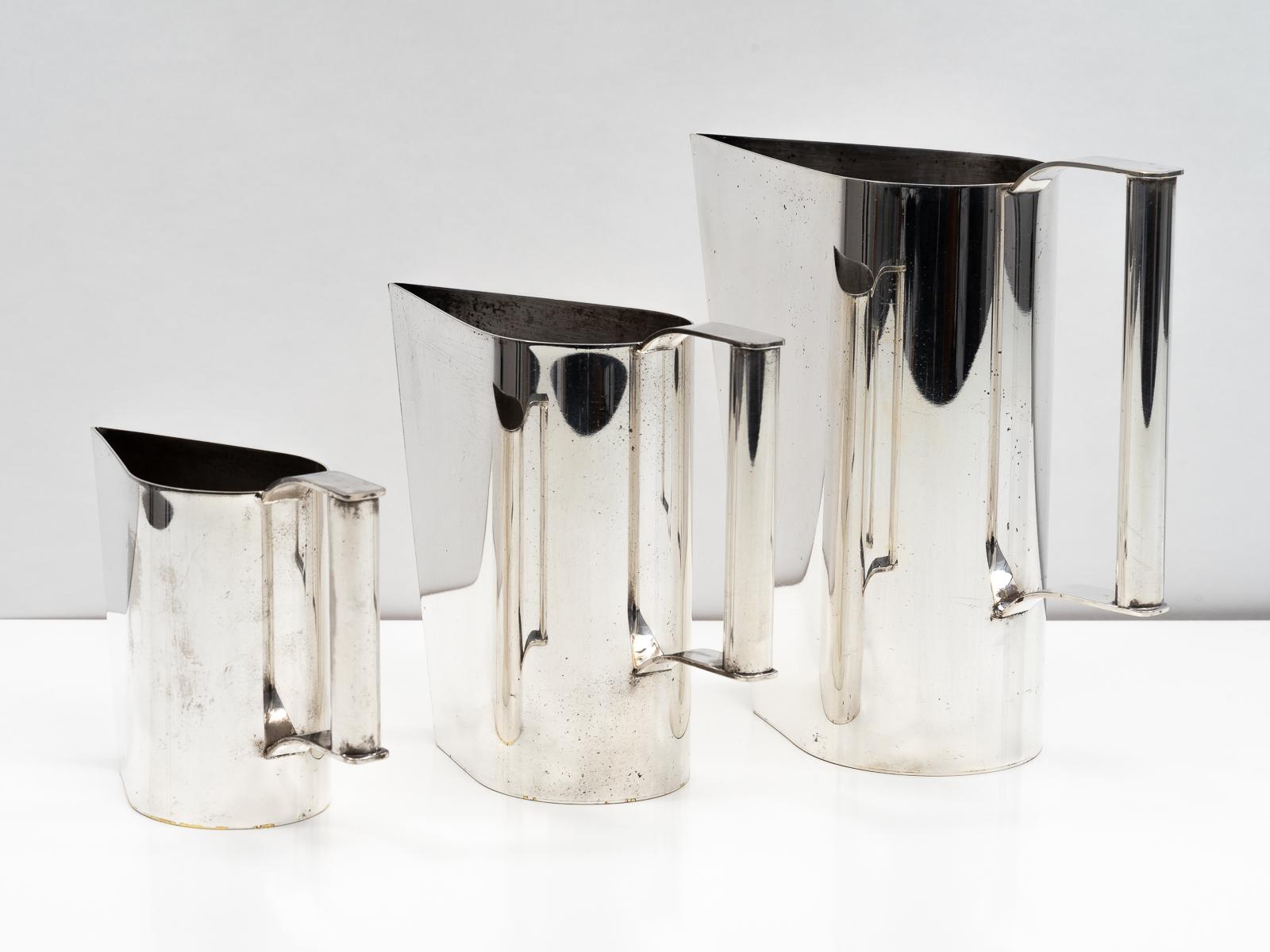 Italian Set of 3 Silver Plated Modernist Pitchers Attributed to Cini Boeri, circa 1975 For Sale
