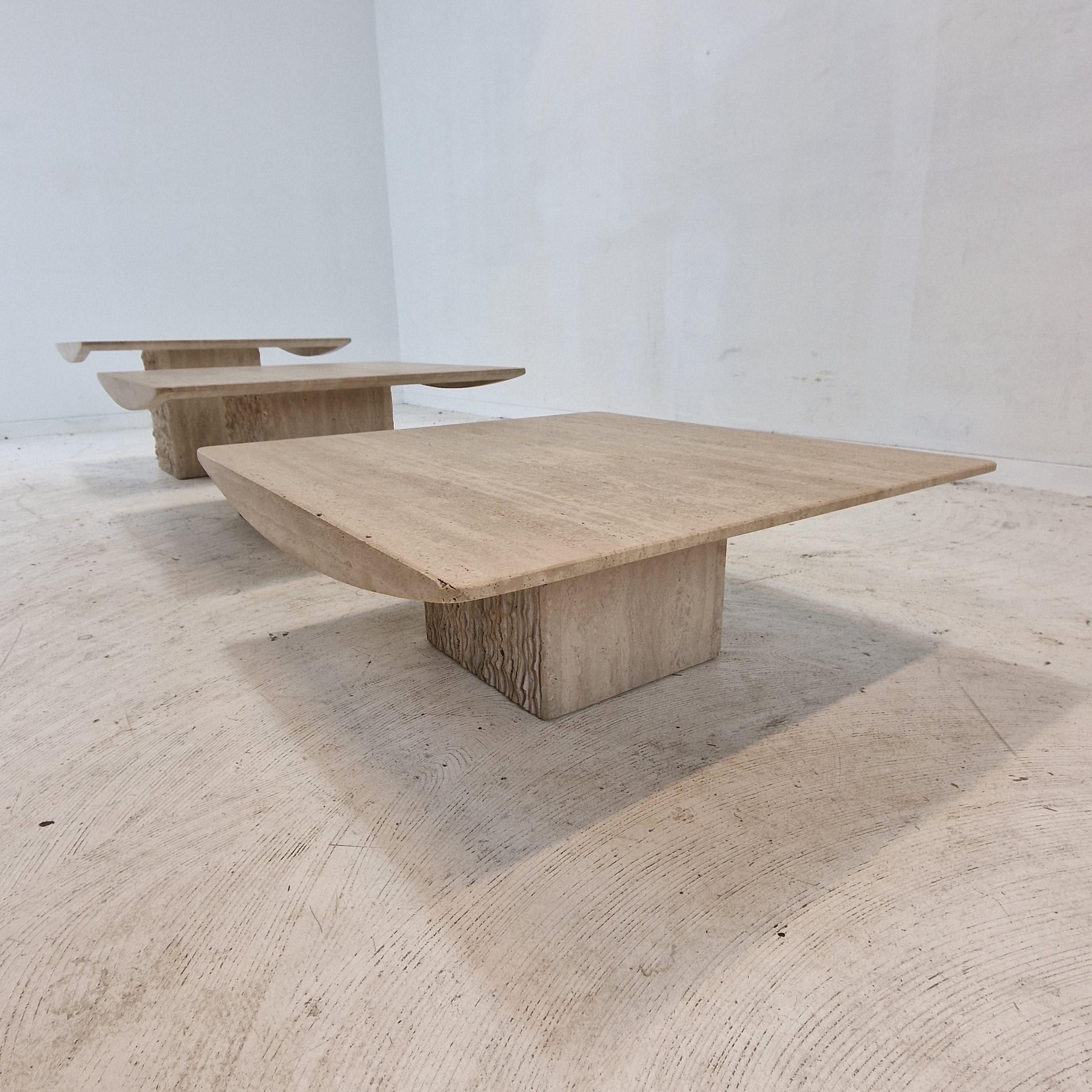 Ensemble de 3 tables basses ou tables d'appoint italiennes en travertin, années 1980 en vente 7