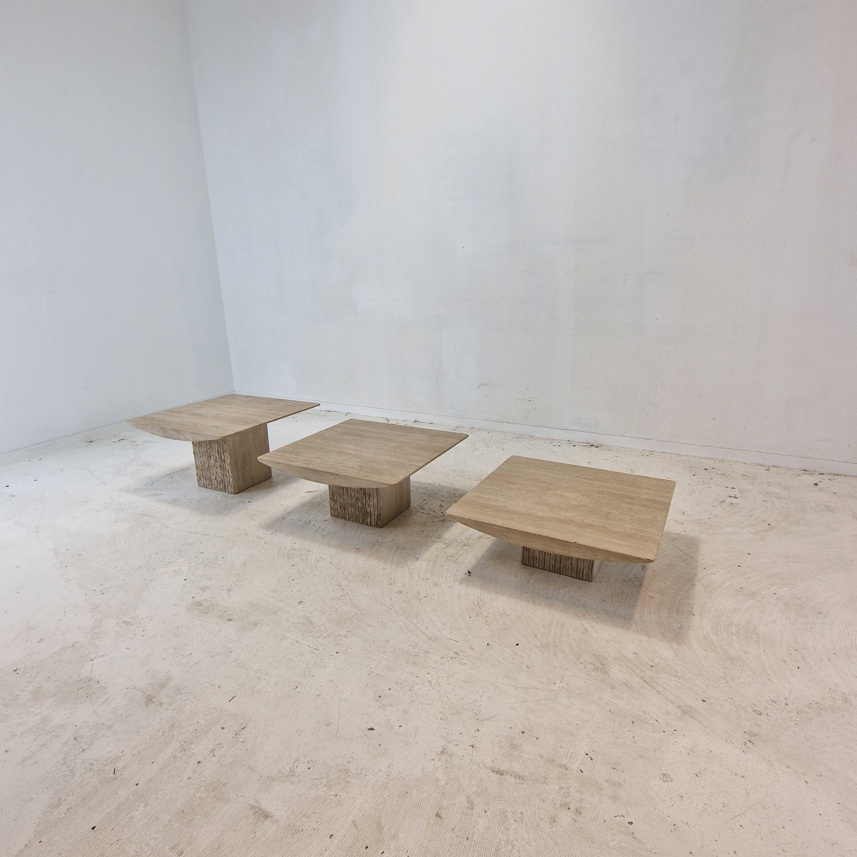 Magnificent set of 3 Italian coffee or side tables, handcrafted out of travertine.
This very rare version is fabricated in the 80's.
They can be used inside or outside the house.

The plate and the base are made of beautiful travertine.

A beautiful