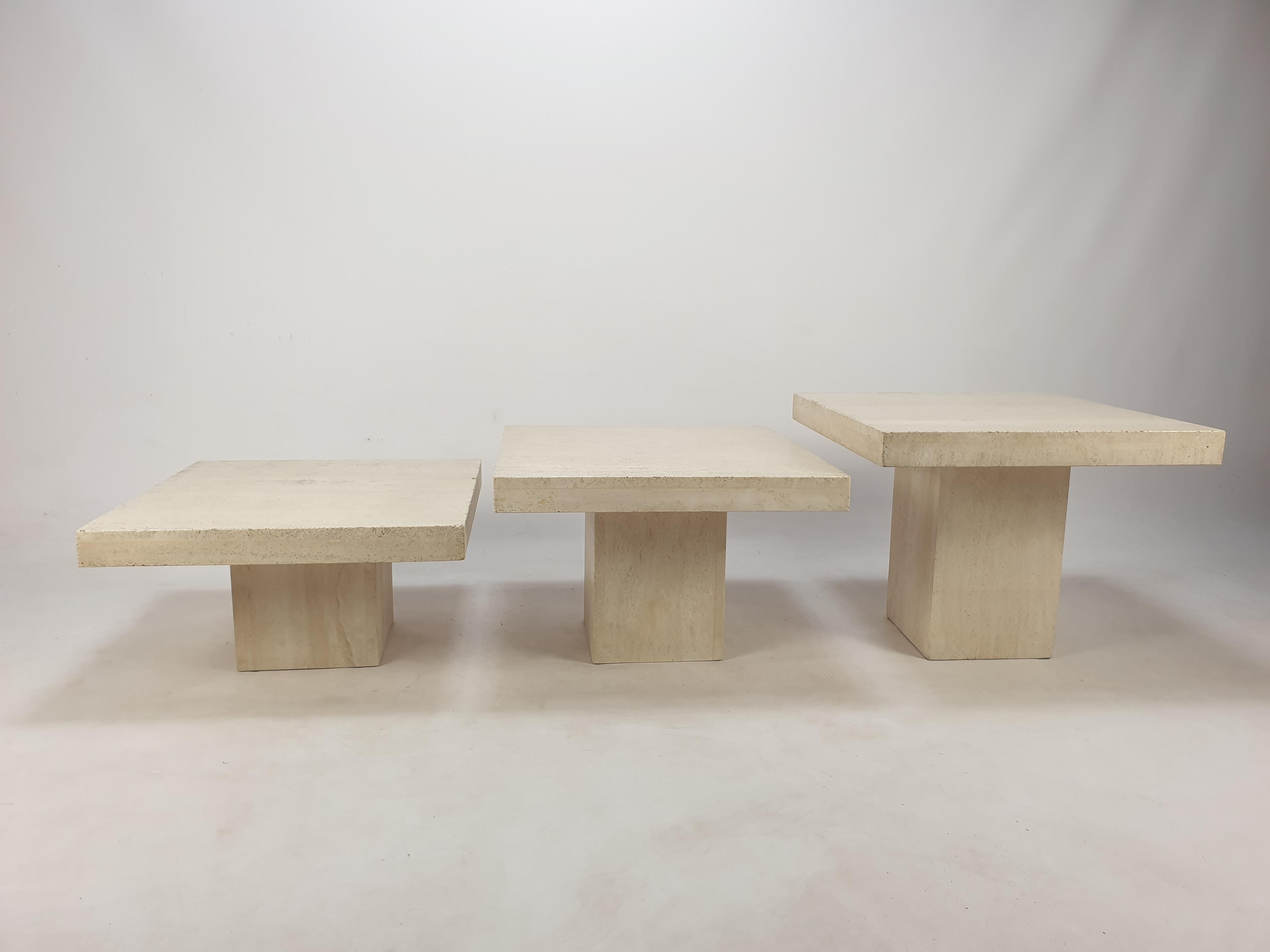 Fin du 20e siècle Ensemble de 3 tables basses italiennes en travertin, années 1980 en vente
