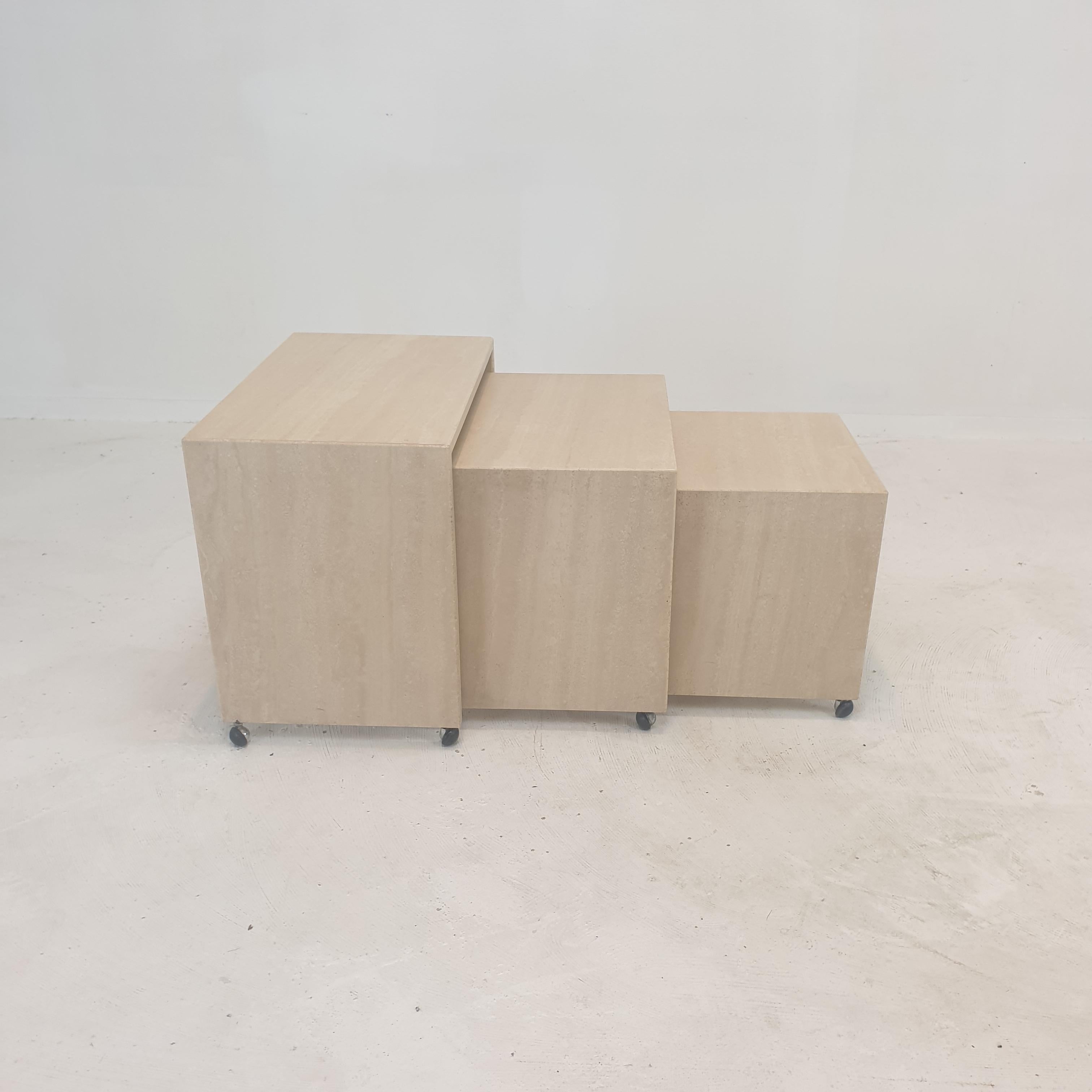 Very nice set of 3 Italian Coffee or Nesting Tables, 1980s.

The tables have all a different Size so they fit in each other.

The set is handcrafted out of beautiful travertine.

Every table has 4 wheels, so they are easy to move.

We work