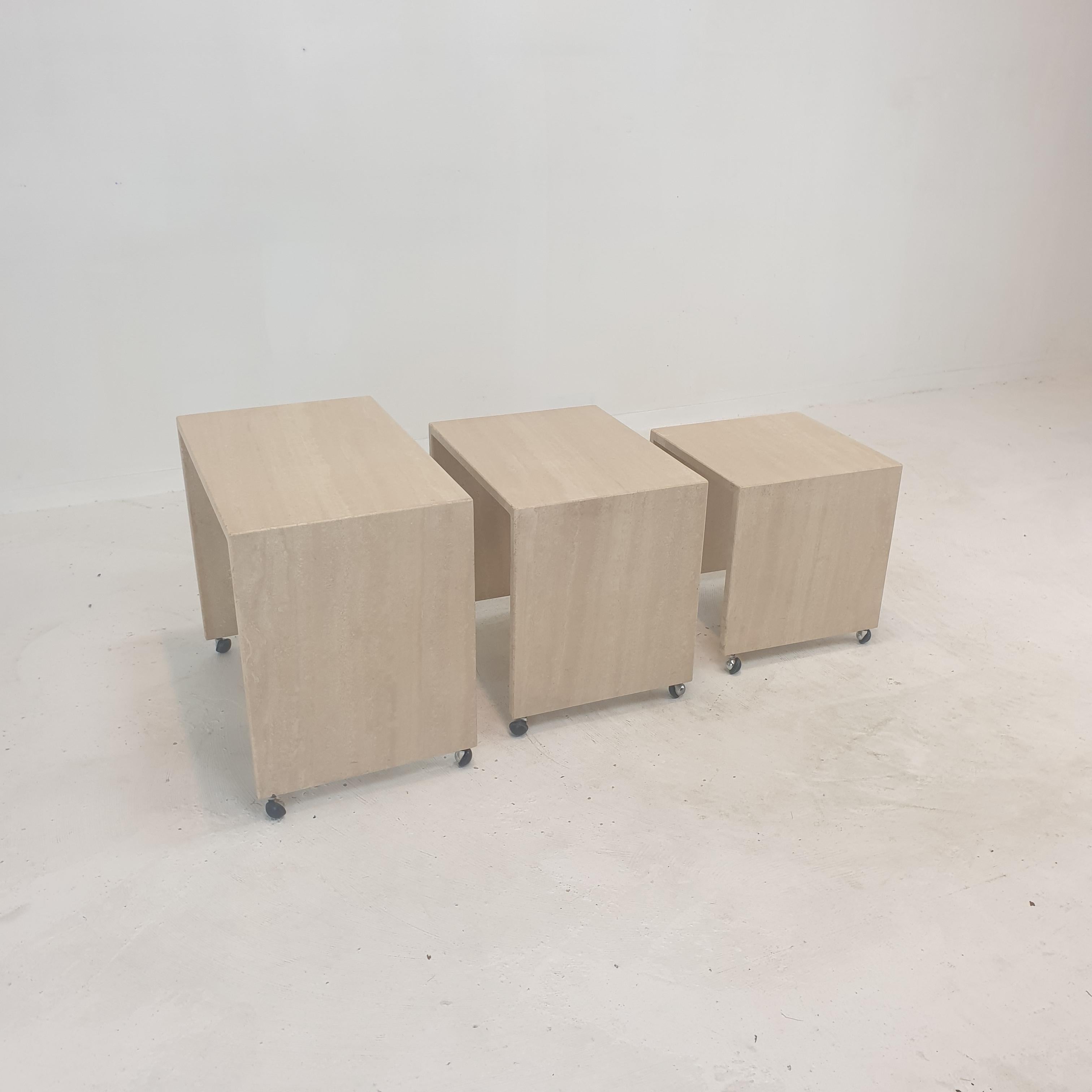 Late 20th Century Set of 3 Italian Travertine Nesting Tables, 1980s For Sale