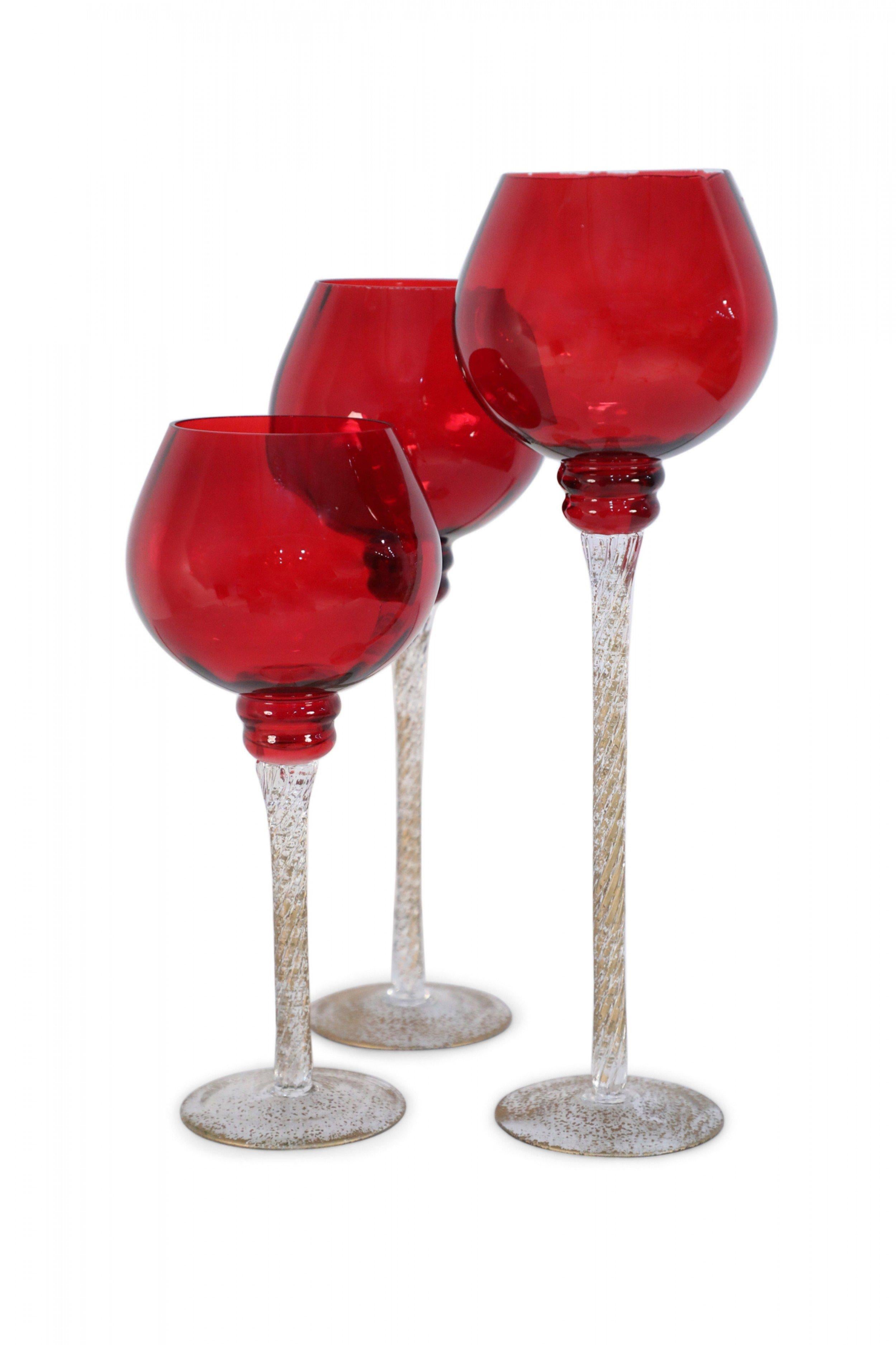 Satz von 3 italienischen venezianischen roten und goldenen Glaspokalen (Barock) im Angebot