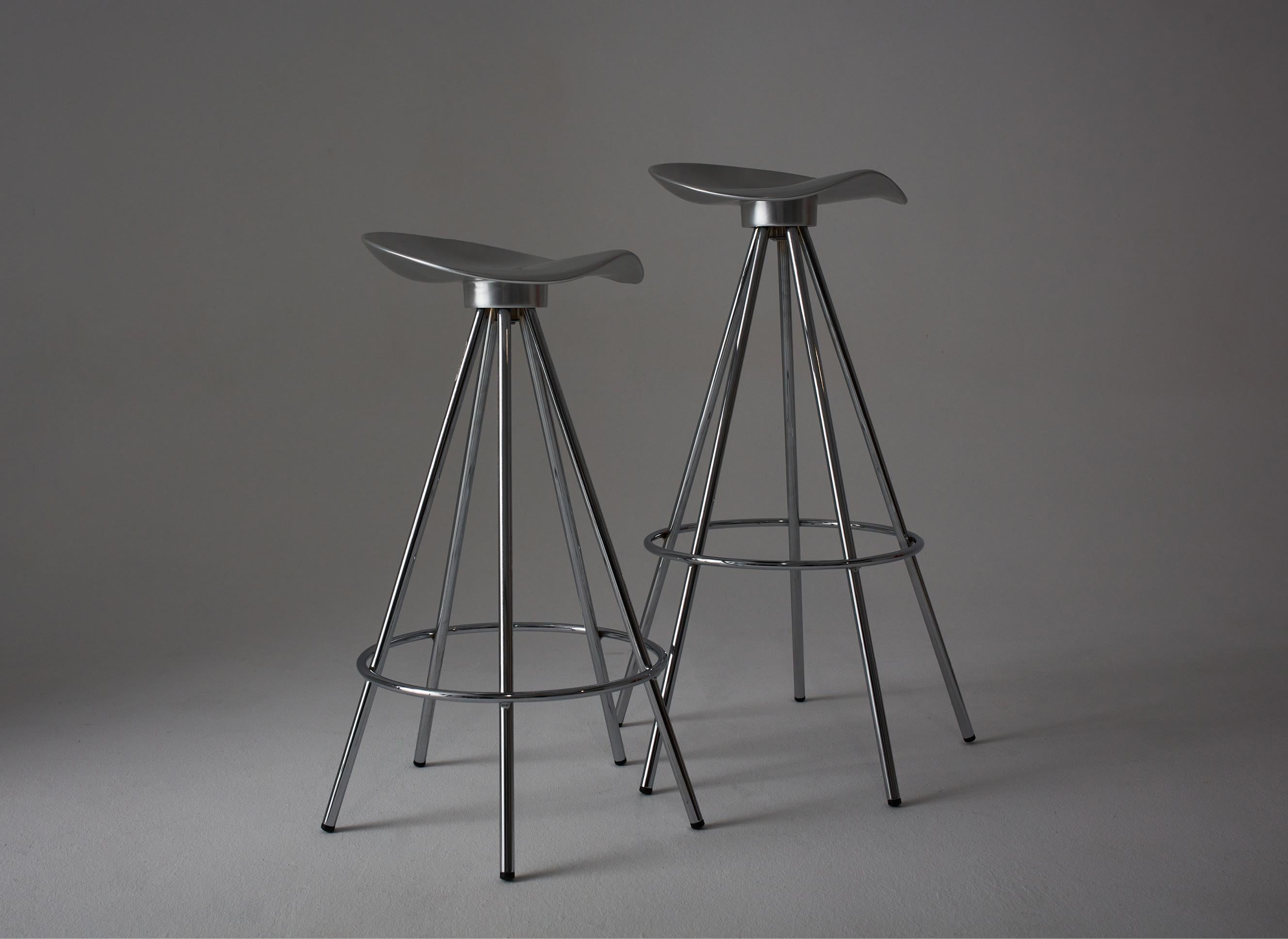 Set of 3 Jamaica Kitchen Counter Stools Silver Seat and Chromed Steel Finish For Sale 1