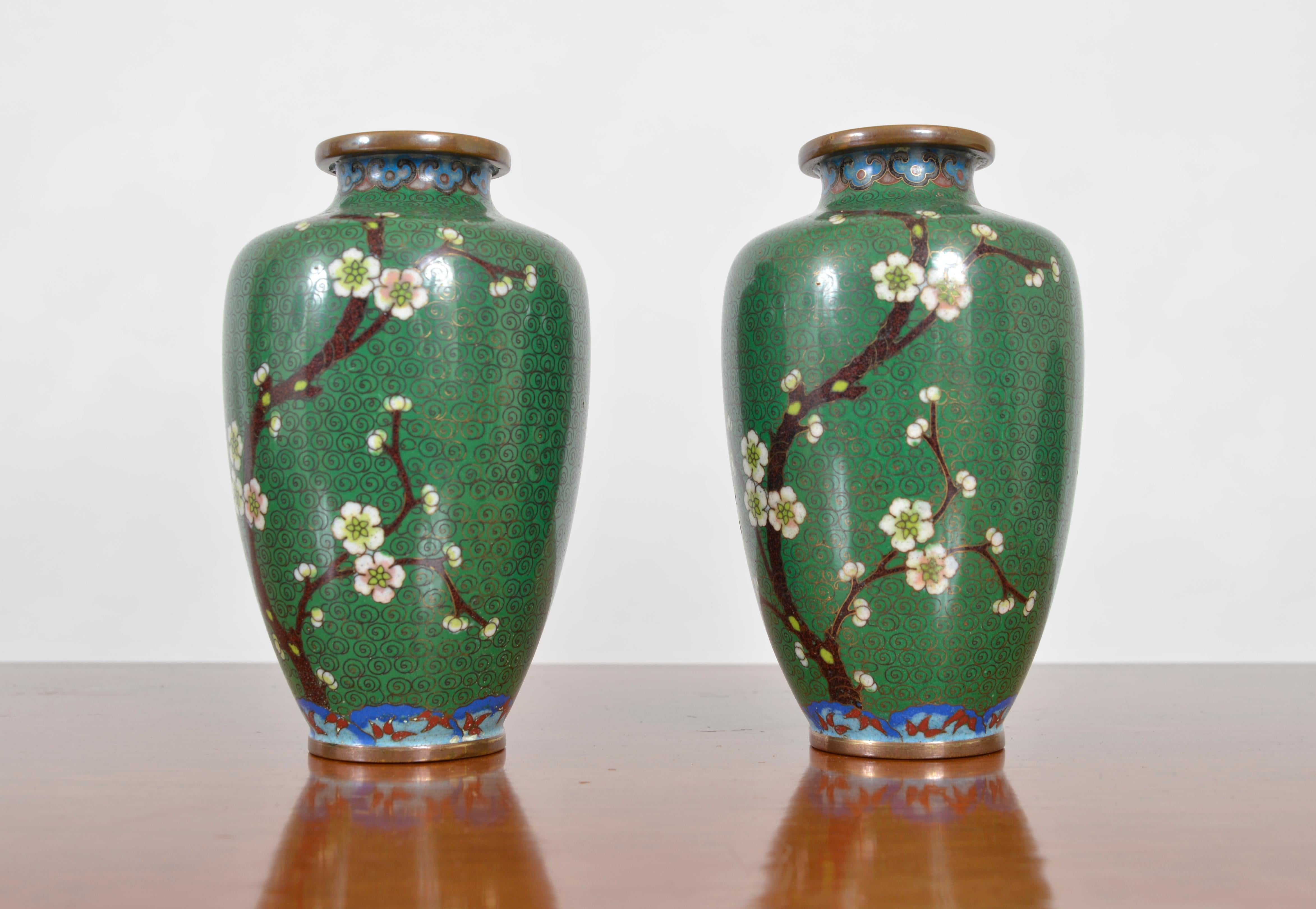 Cloissoné Set of 3 Japanese Cloisonné Enamel Brass Vases Dish Cherry Blossom Green 1920s