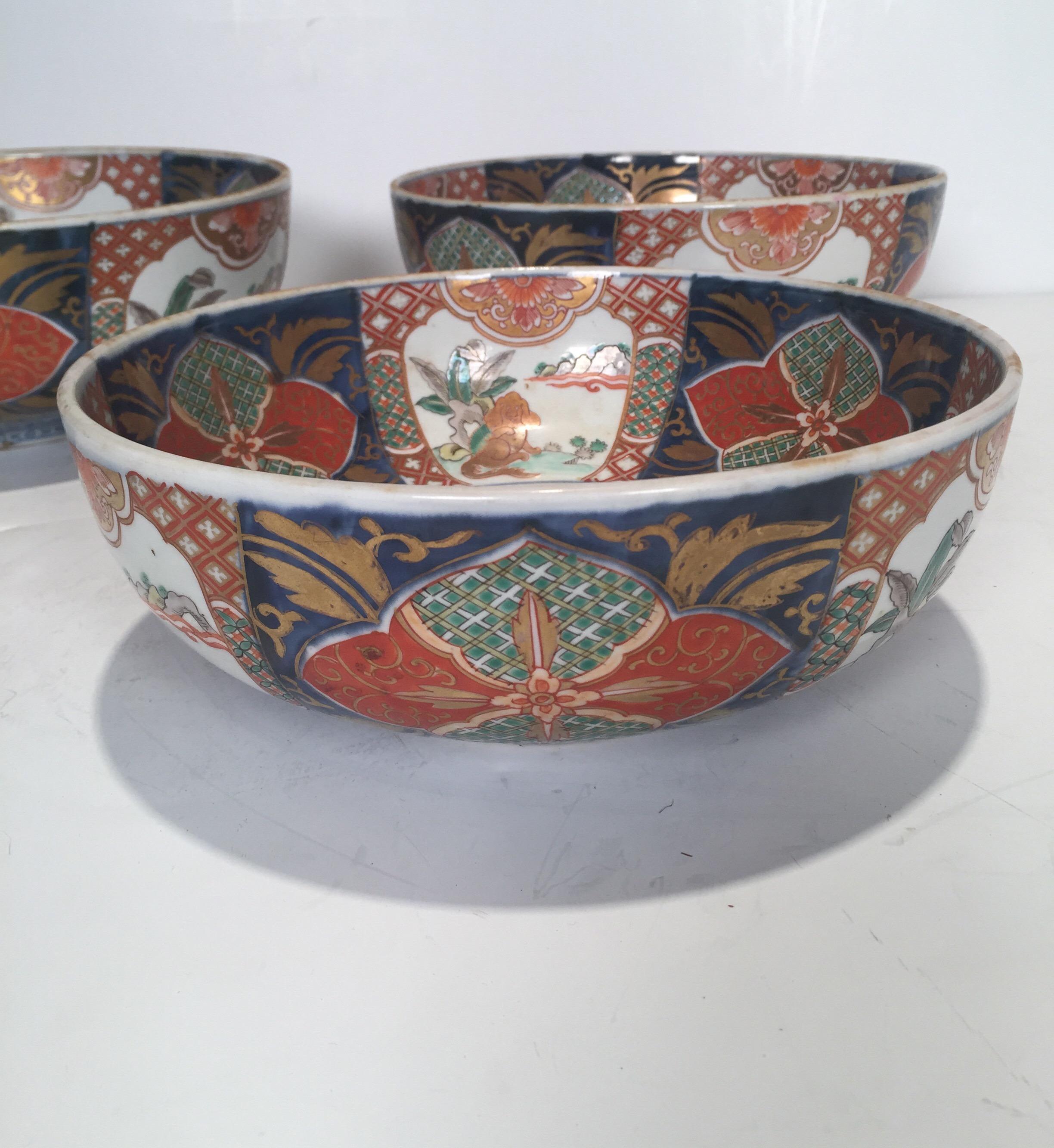 Late 19th Century Set of 3 Japanese Imari Graduated Porcelain Bowls For Sale