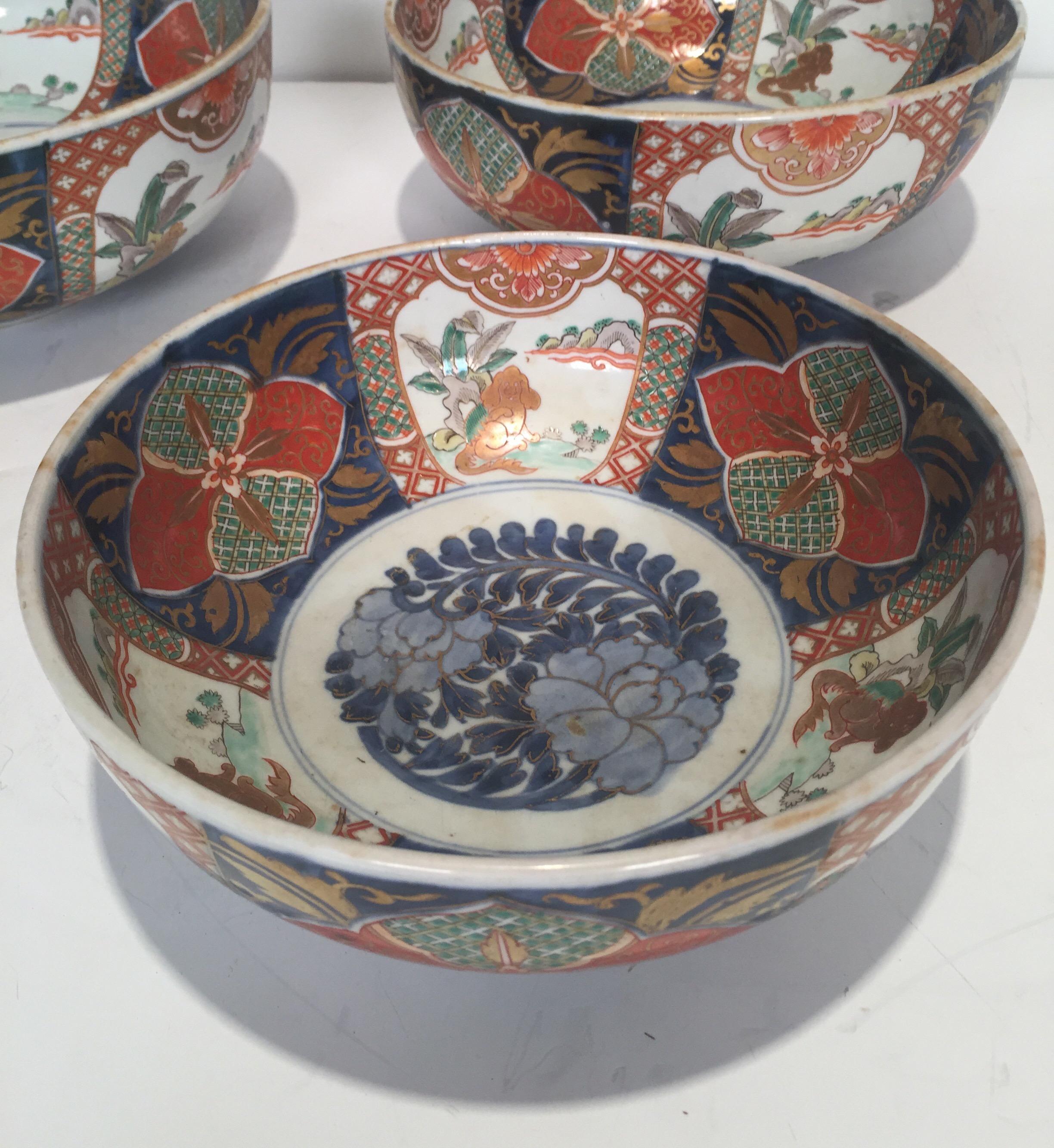 Set of 3 Japanese Imari Graduated Porcelain Bowls For Sale 1
