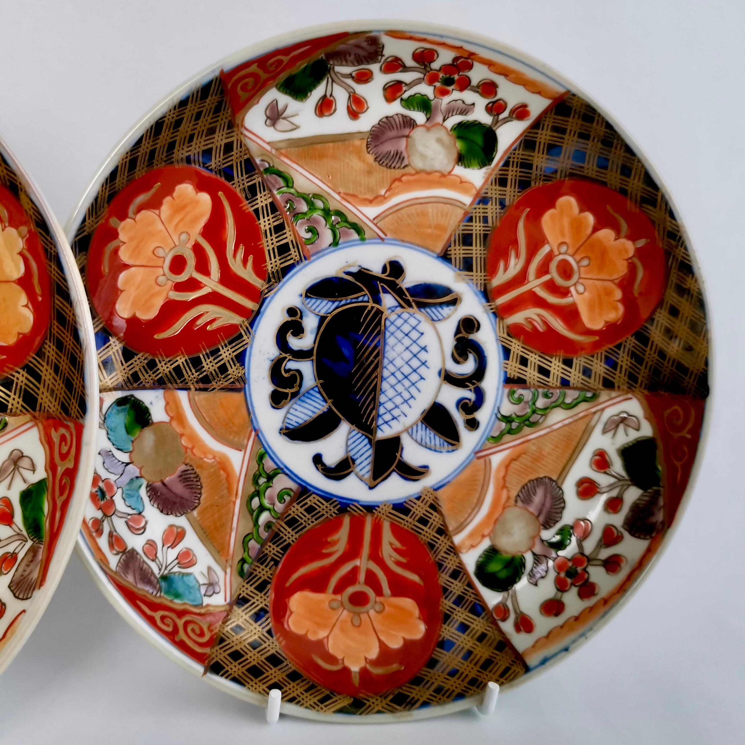 Hand-Painted Set of 3 Imari Porcelain Plates, Pomegranate Pattern Late Meiji, circa 1900