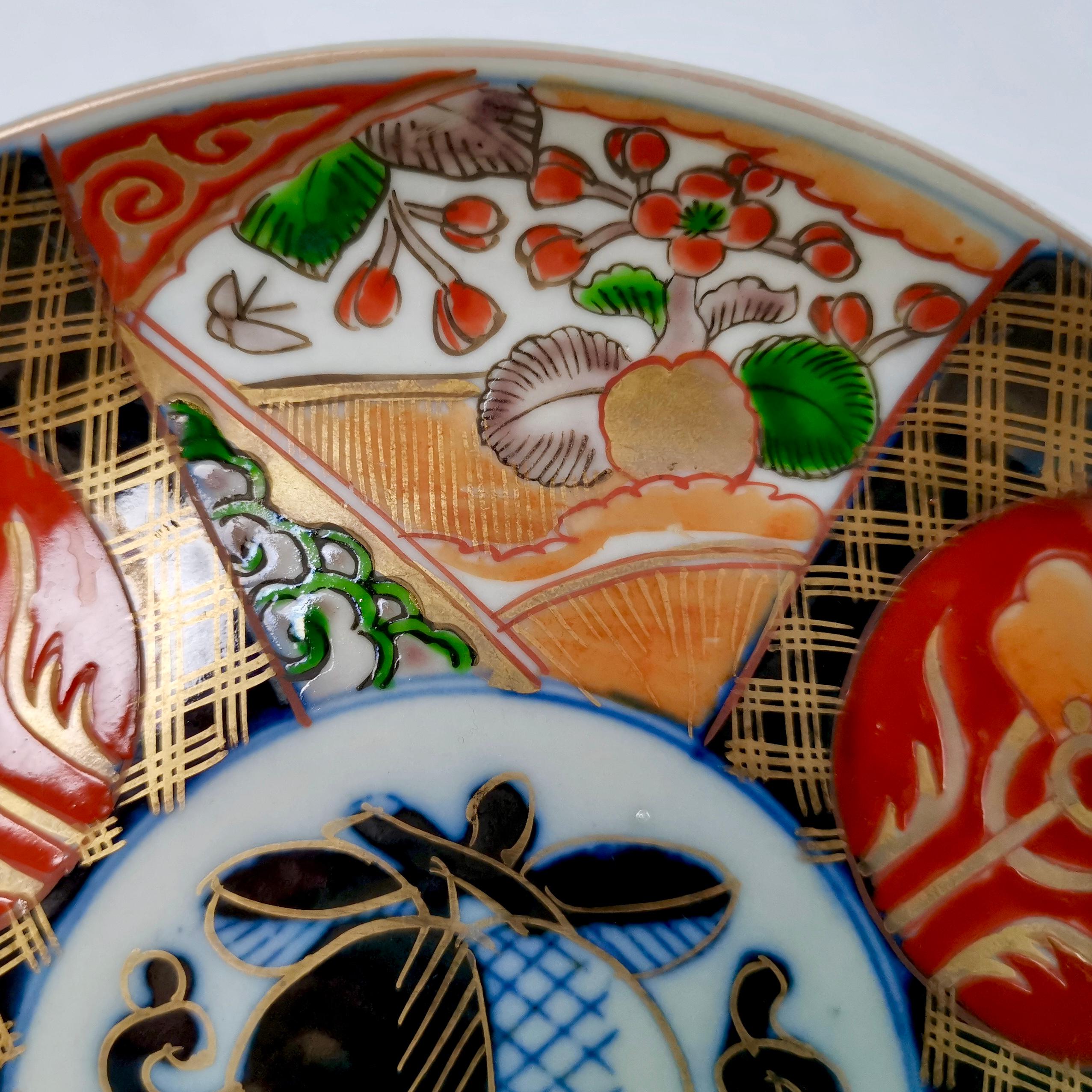 Set of 3 Imari Porcelain Plates, Pomegranate Pattern Late Meiji, circa 1900 2