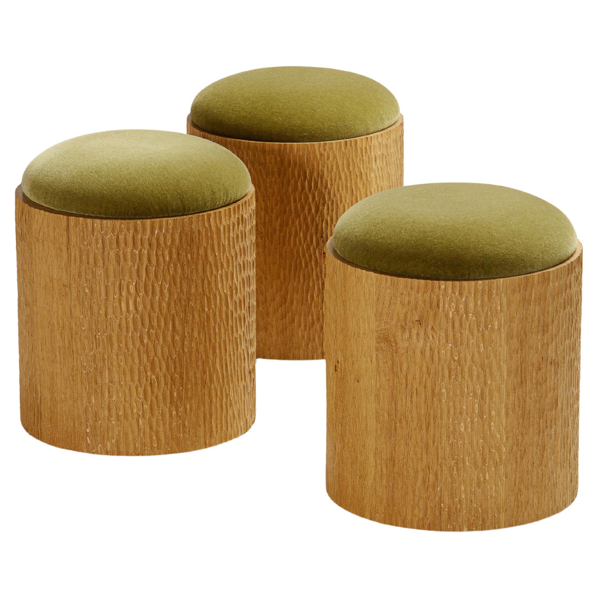 Juego de 3 taburetes Jessie de Proisy Studio. Tejido de mohair de lujo.
