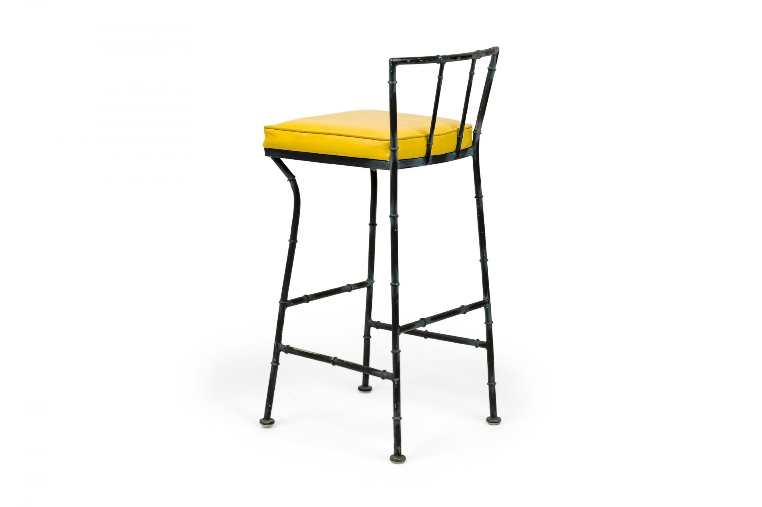 20ième siècle Set of 3 John Salterini Midcentury Italian Faux Bamboo Frame Bar Stools (tabourets de bar) en vente