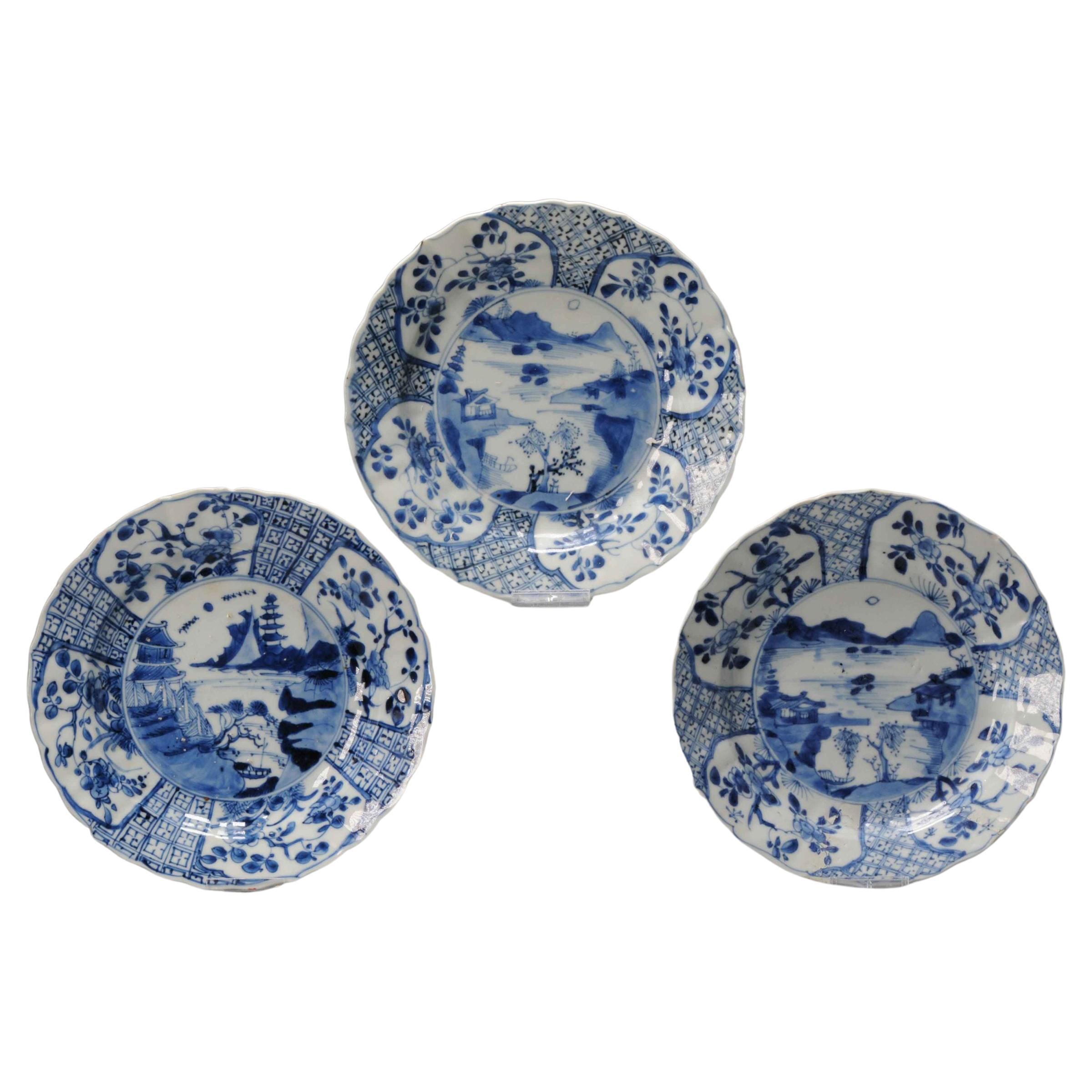 Set di 3 piatti di porcellana cinese del periodo Kangxi con paesaggio blu e bianco