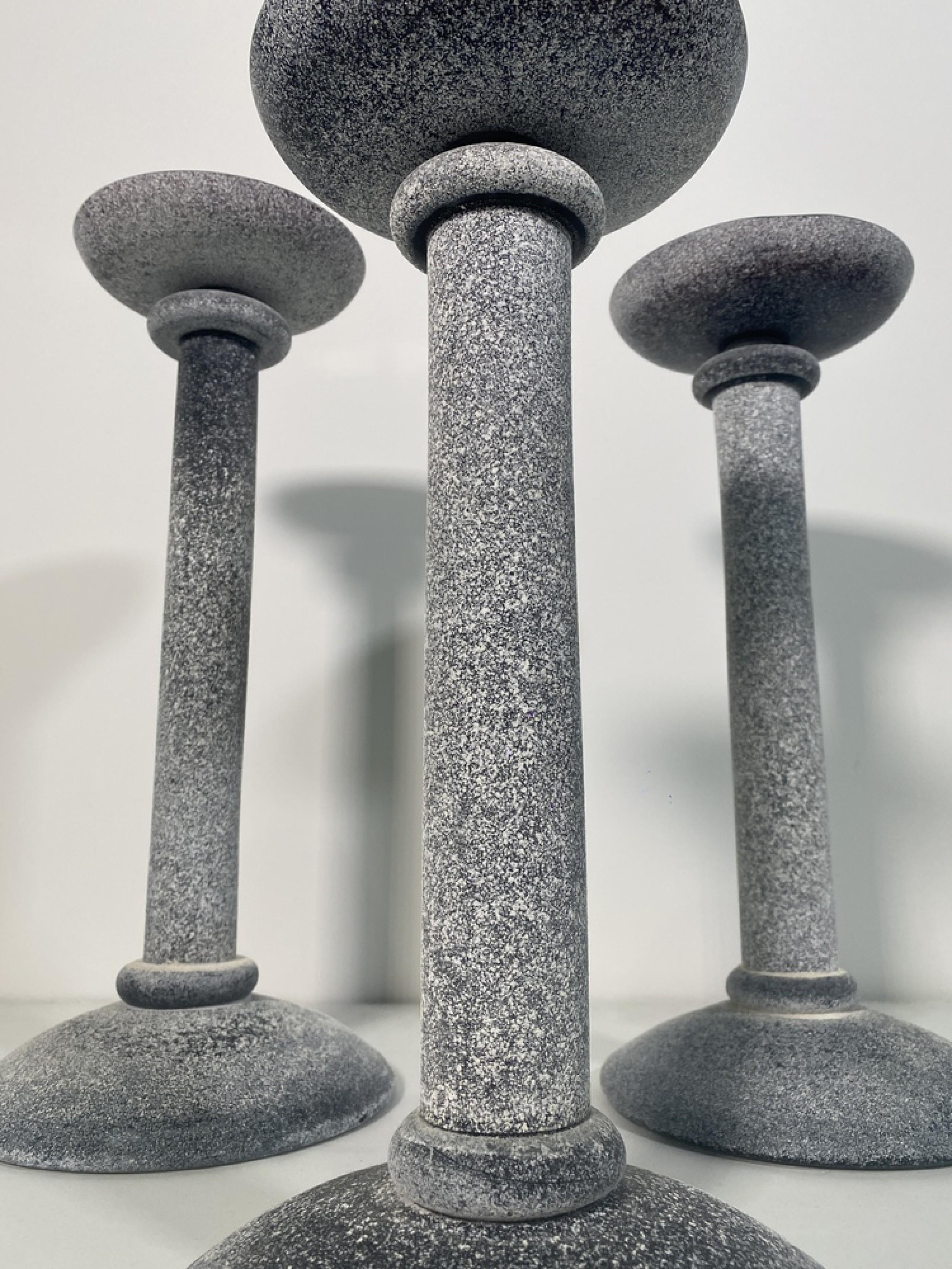 Fatto a mano Set di 3 candelabri in vetro Scavo grigio veneziano Karl Springer for Seguso in vendita