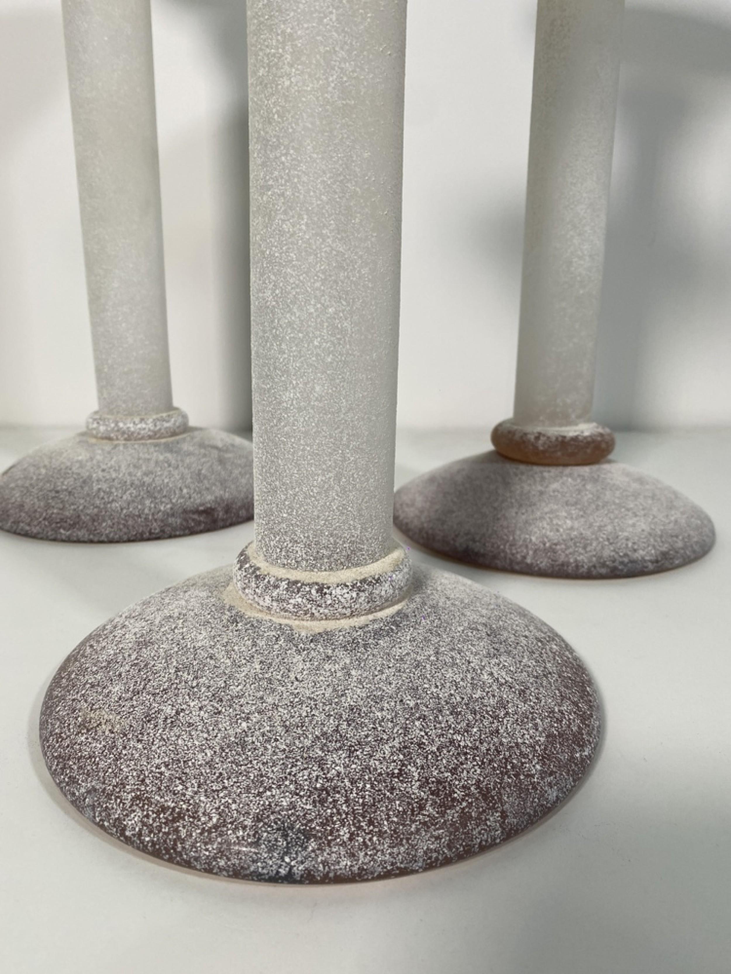 Set di 3 candelabri in vetro Scavo ambra veneziana di Karl Springer del Medioevo by Segu In condizioni buone in vendita a Queens, NY