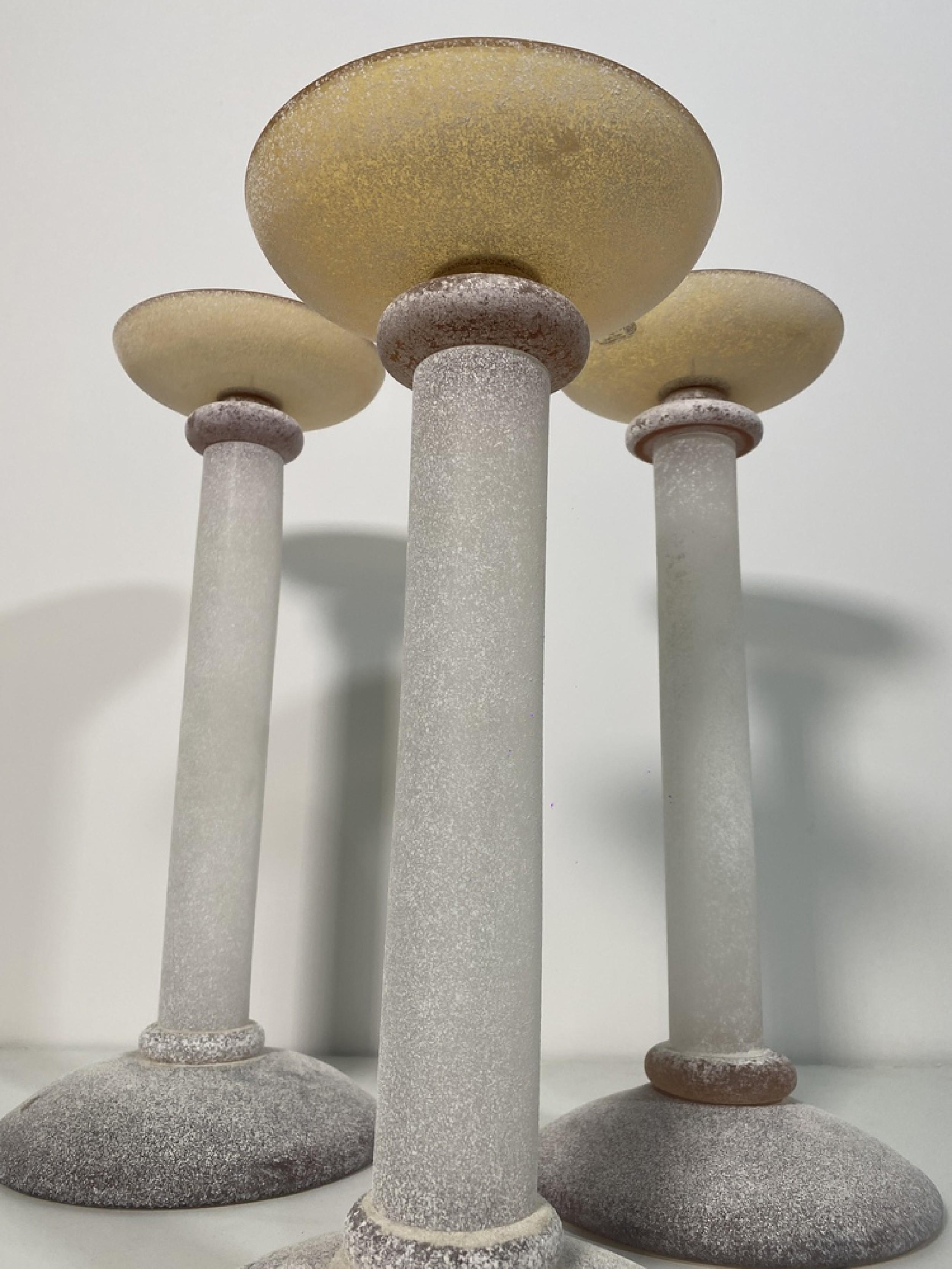 XX secolo Set di 3 candelabri in vetro Scavo ambra veneziana di Karl Springer del Medioevo by Segu in vendita