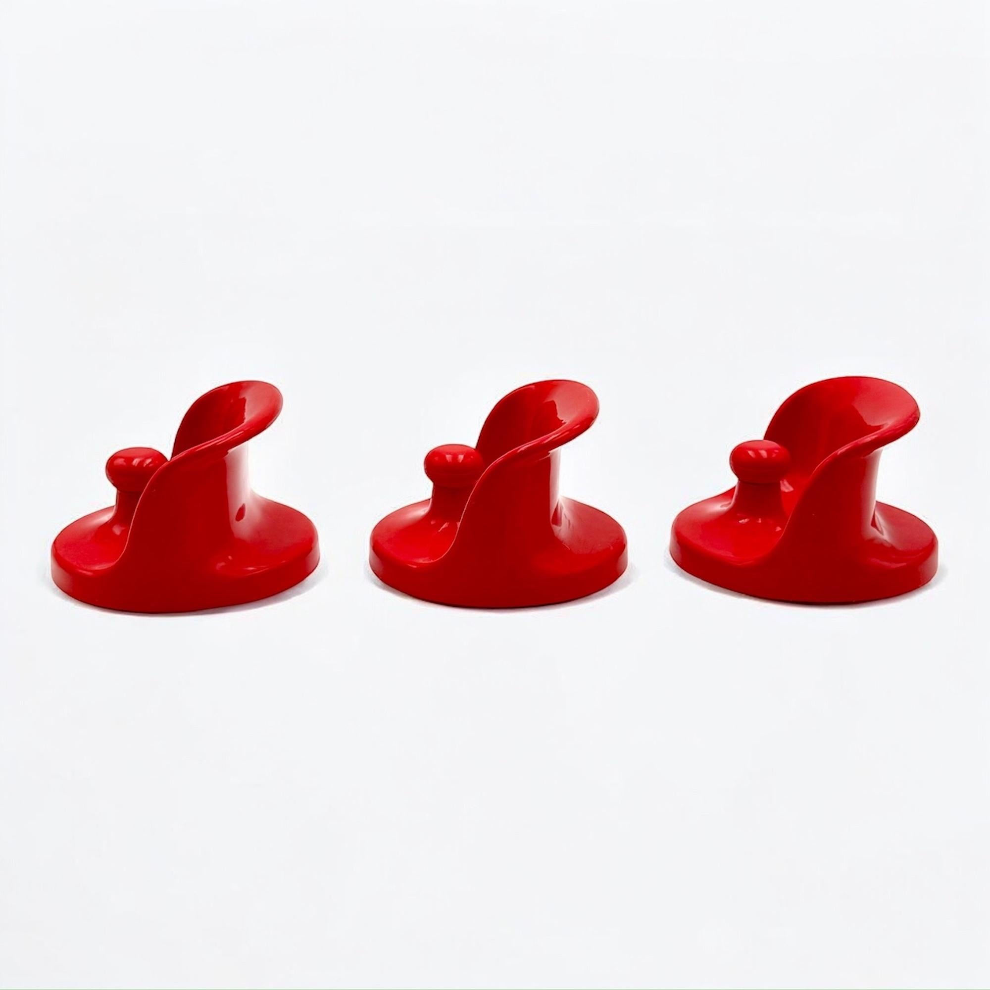 Set of 3 Kartell Plastic Wall Hooks by Olaf von Bohr 1970s Design from Italy en vente 3