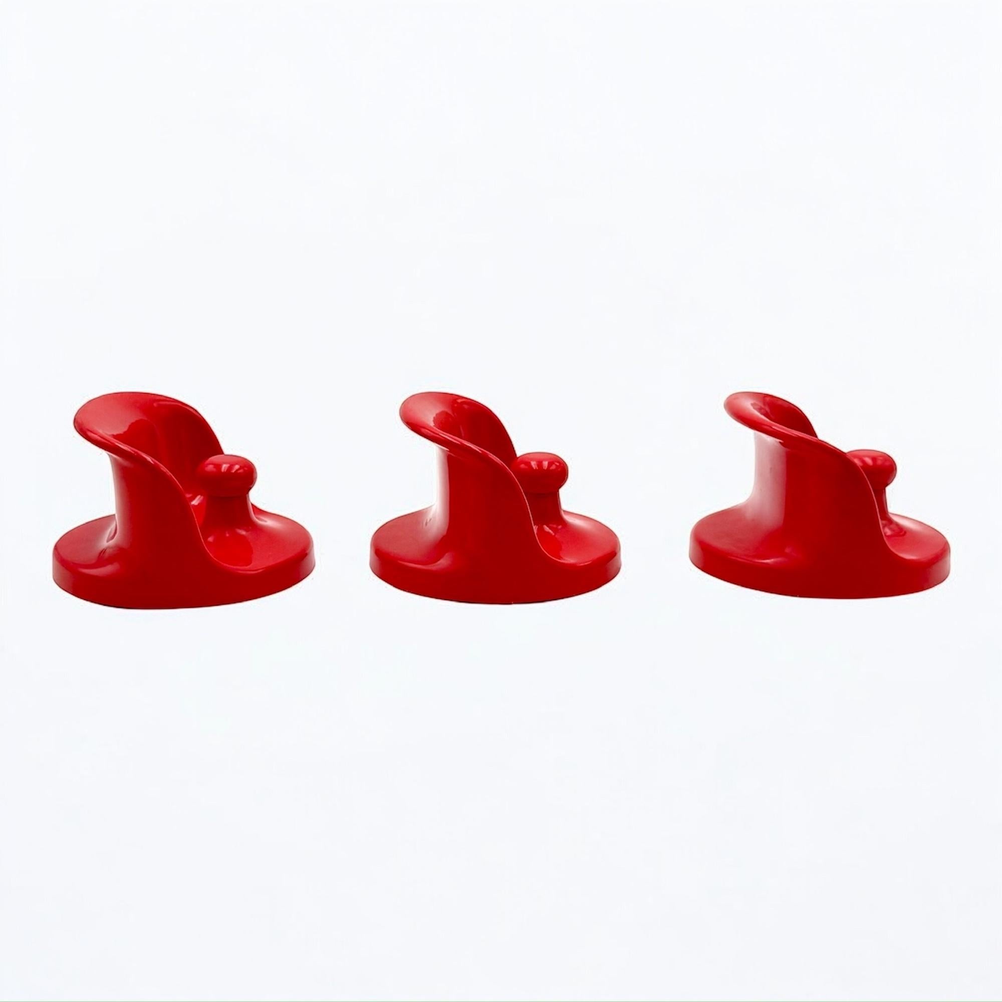 Set of 3 Kartell Plastic Wall Hooks by Olaf von Bohr 1970s Design from Italy en vente 4