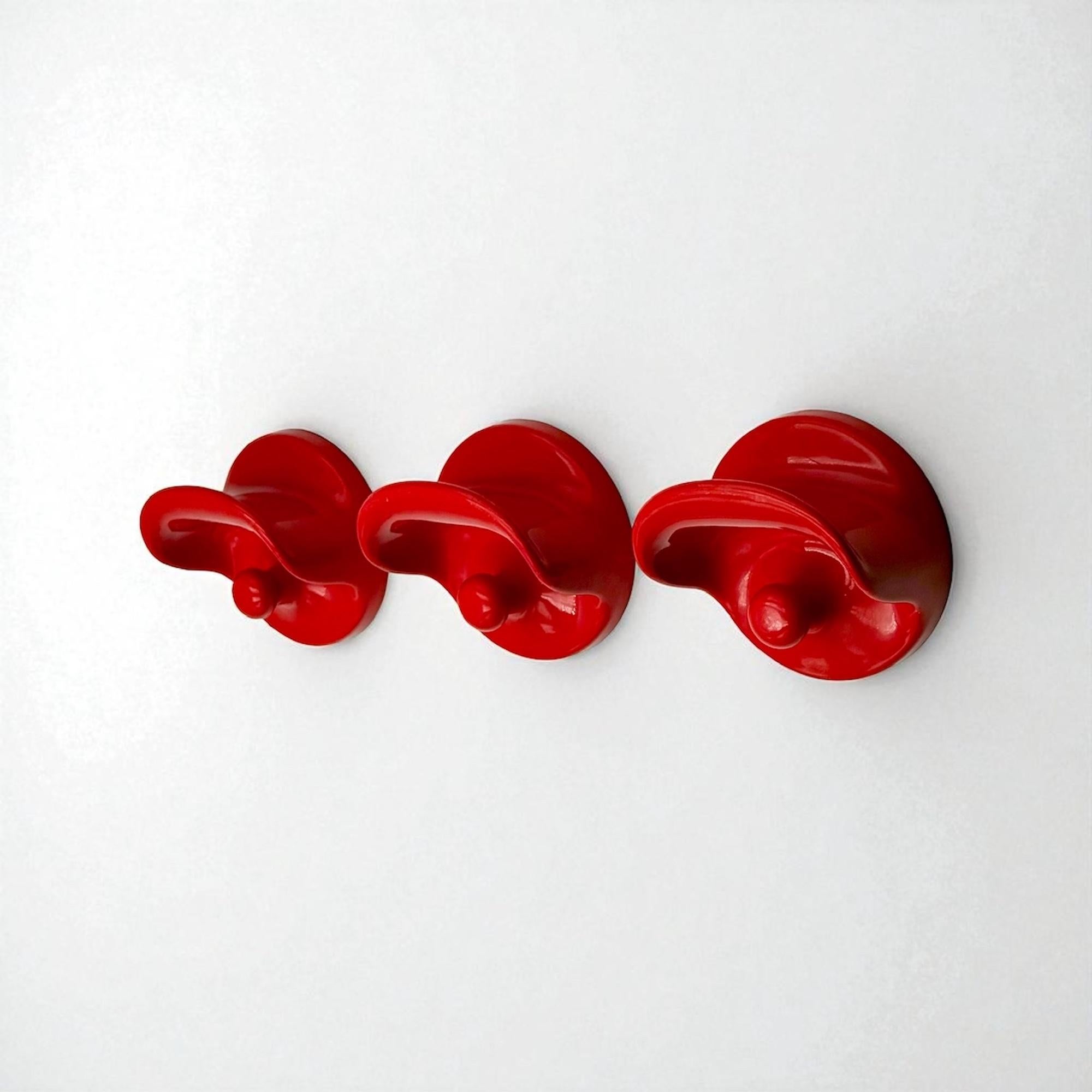 Fin du 20e siècle Set of 3 Kartell Plastic Wall Hooks by Olaf von Bohr 1970s Design from Italy en vente